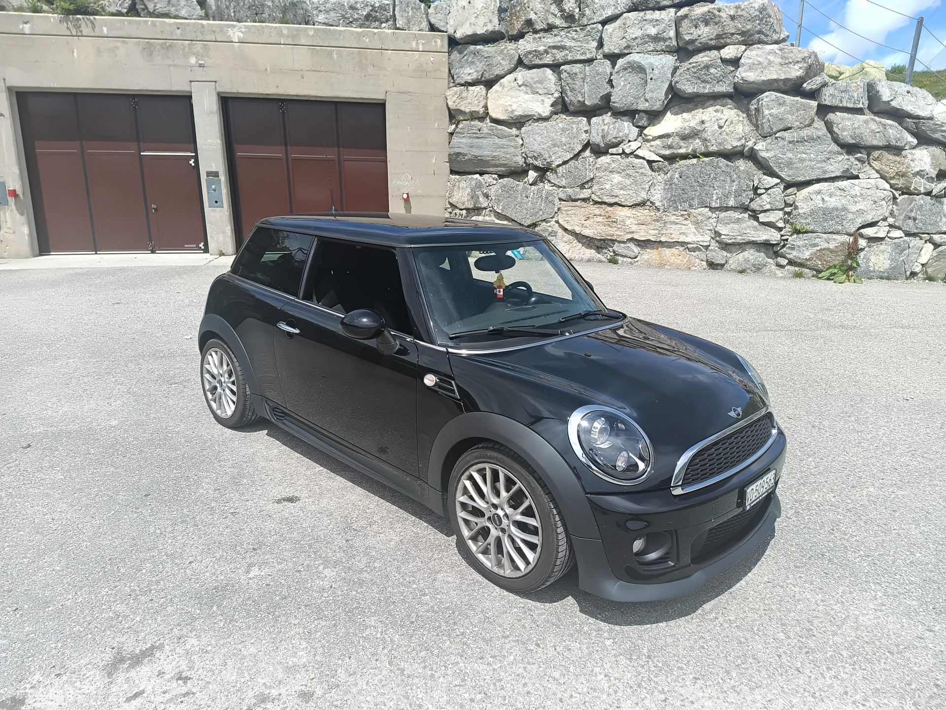 MINI 1.6i Cooper-image-3