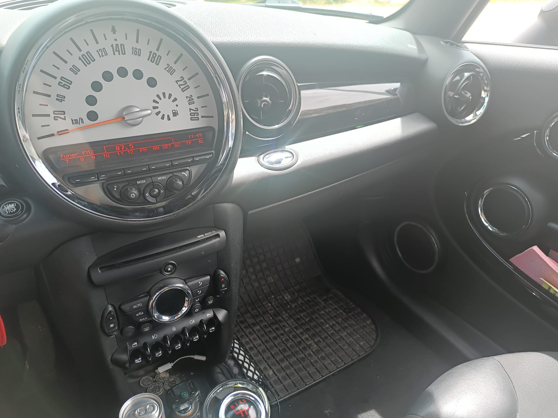 MINI 1.6i Cooper-image-6