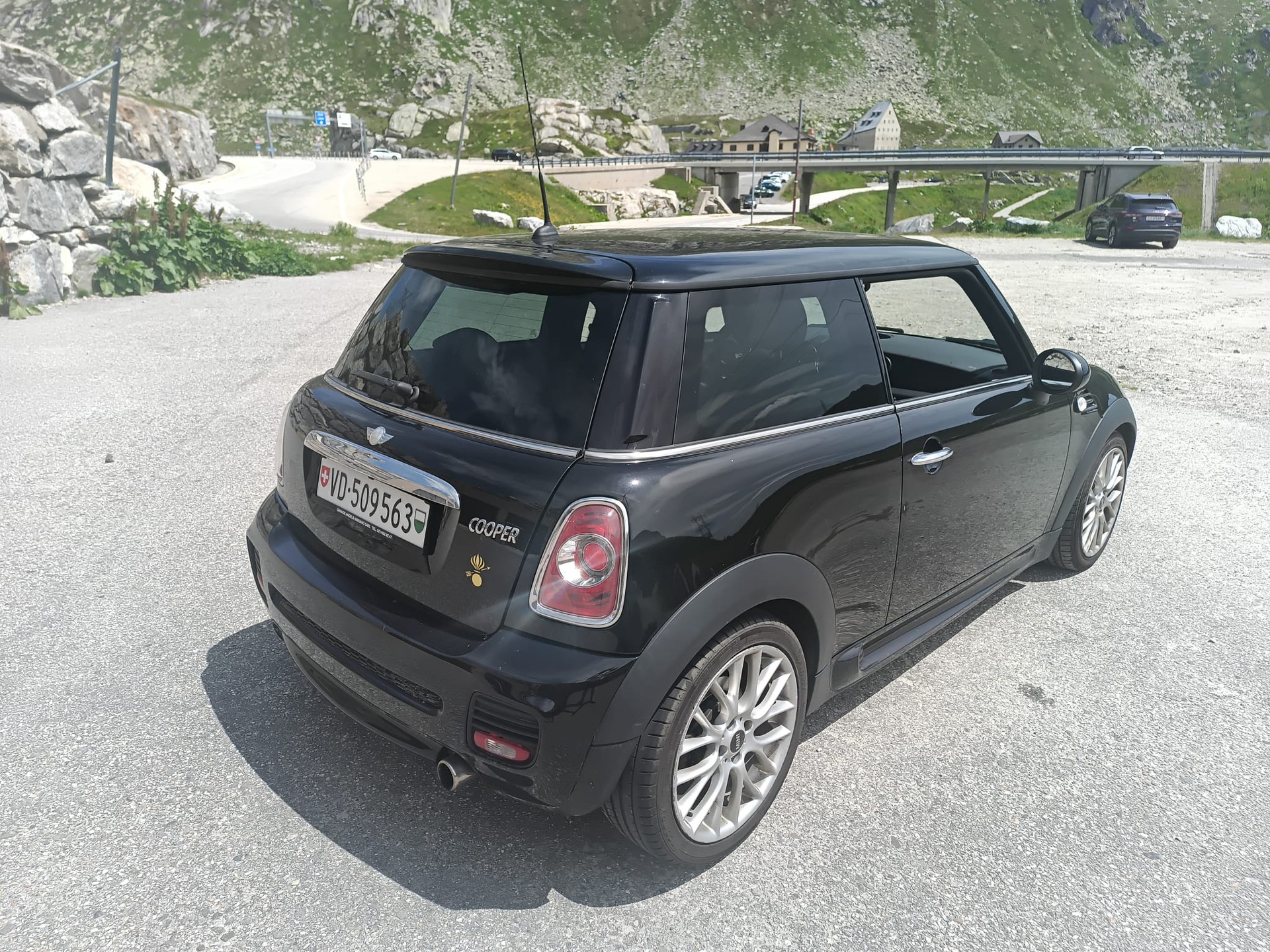 MINI 1.6i Cooper-image-4