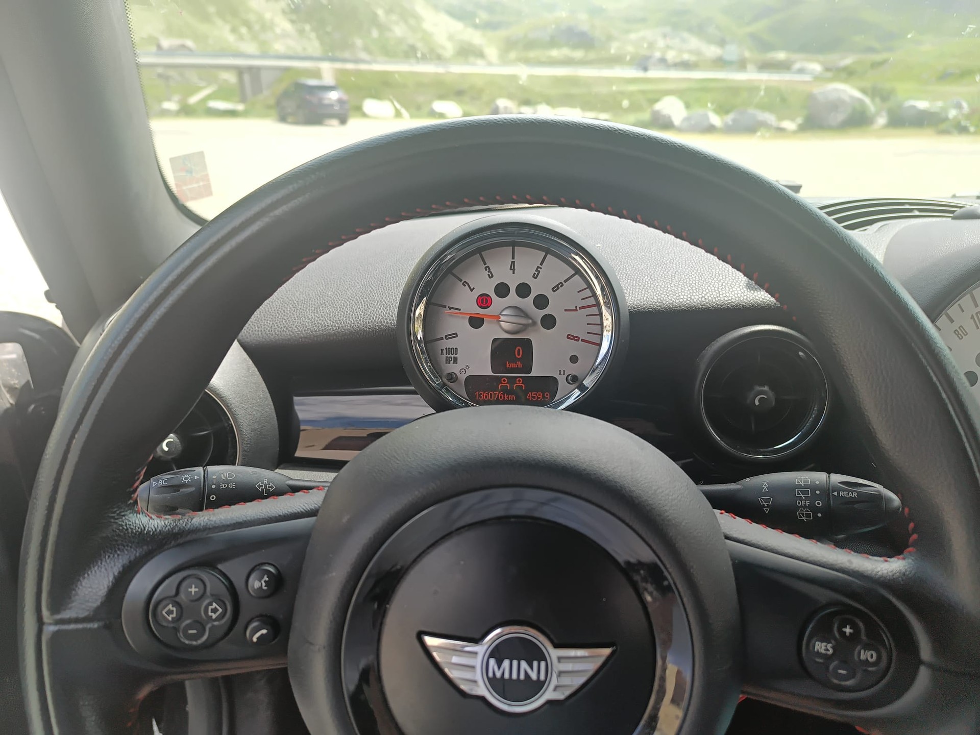 MINI 1.6i Cooper-image-2