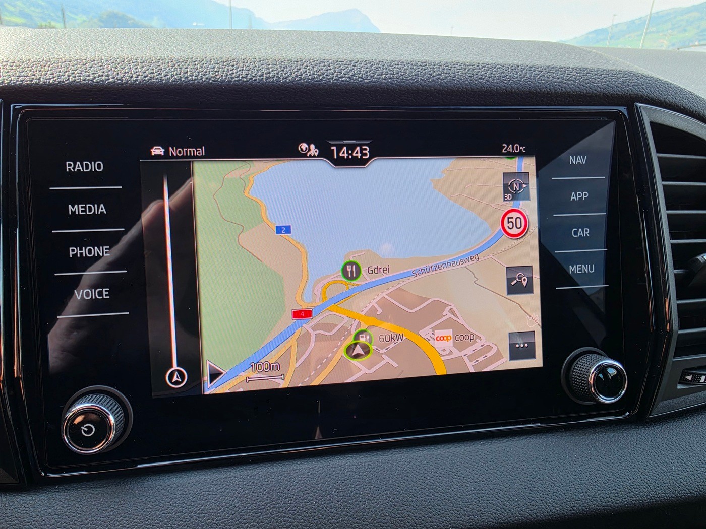 SKODA Karoq 2.0 TSI SportLine 4x4 DSG-image-9