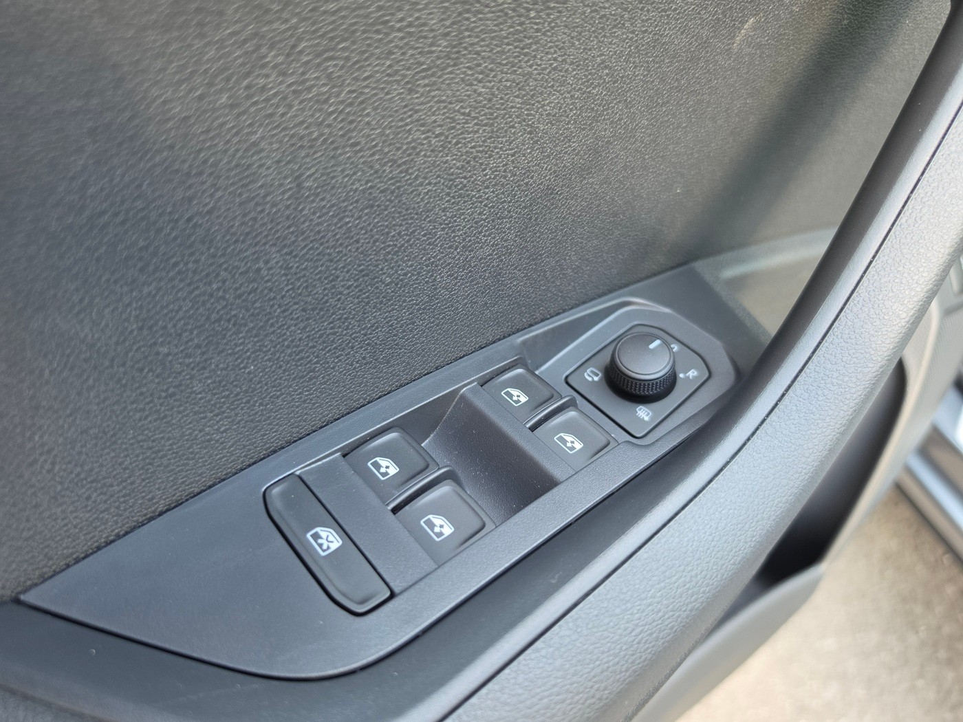 SKODA Karoq 2.0 TSI SportLine 4x4 DSG-image-17
