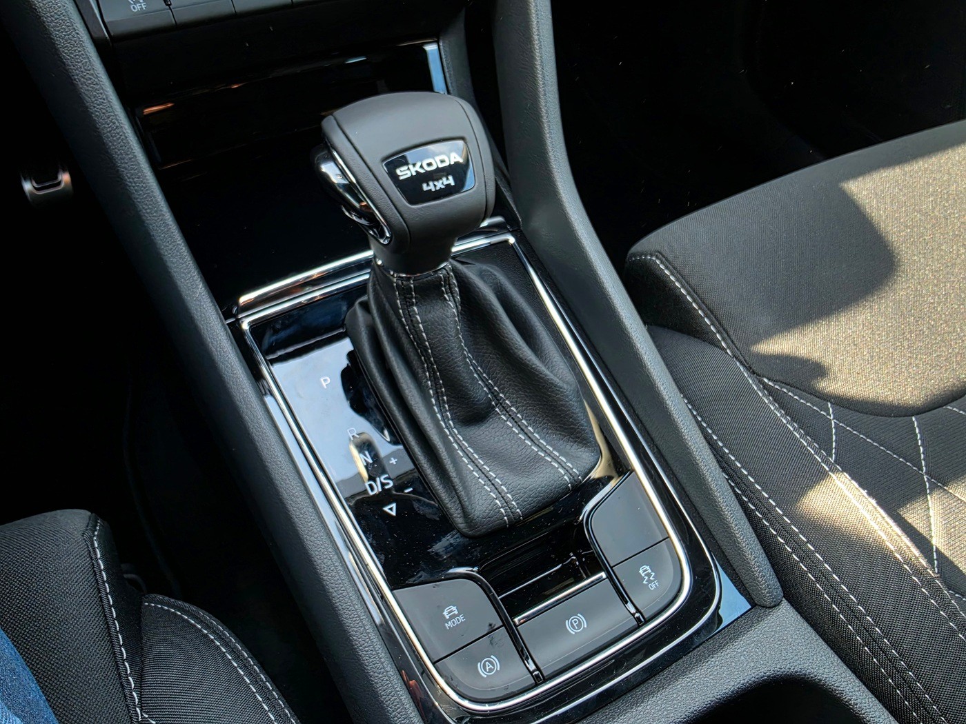 SKODA Karoq 2.0 TSI SportLine 4x4 DSG-image-12
