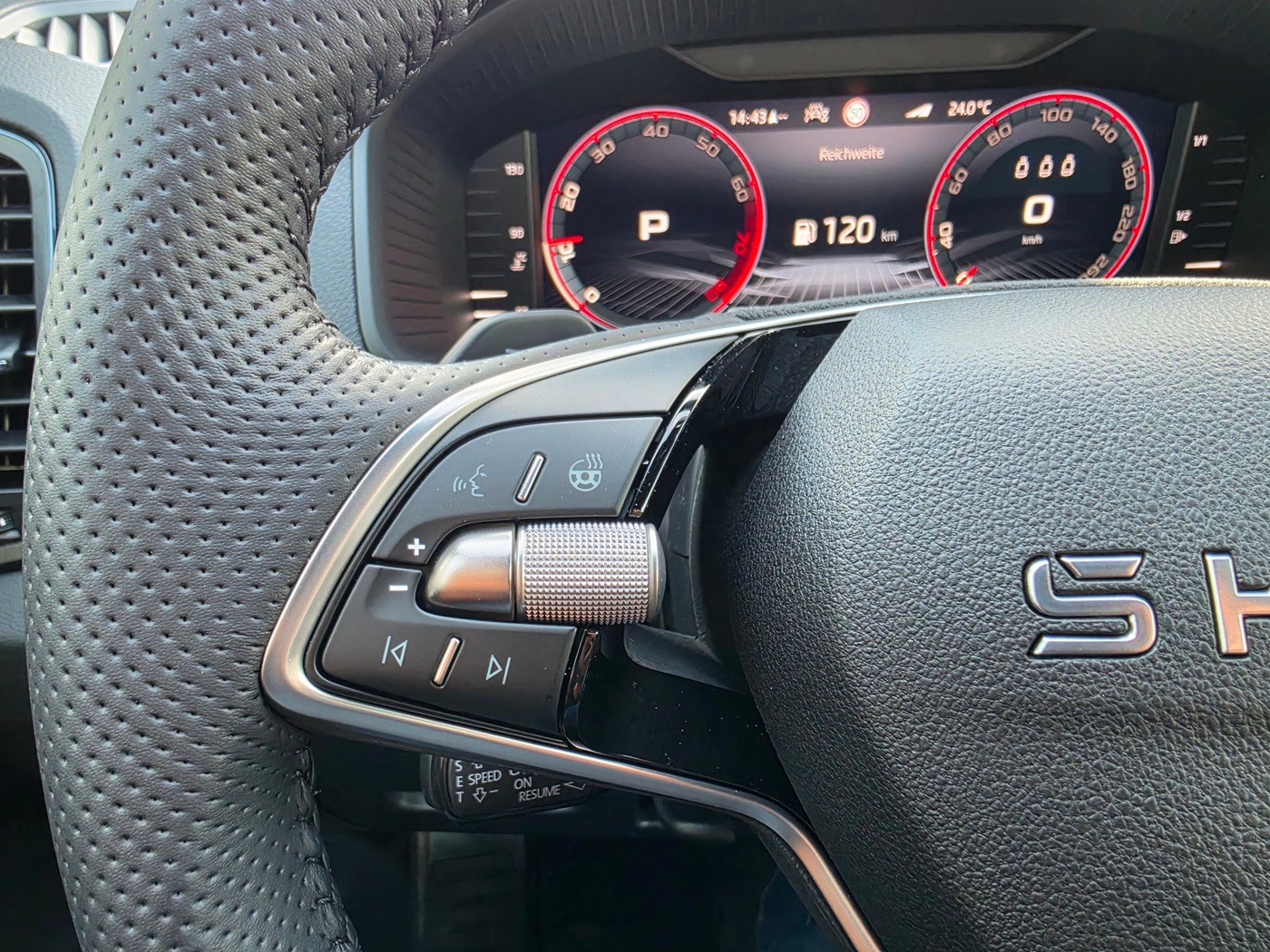 SKODA Karoq 2.0 TSI SportLine 4x4 DSG-image-13