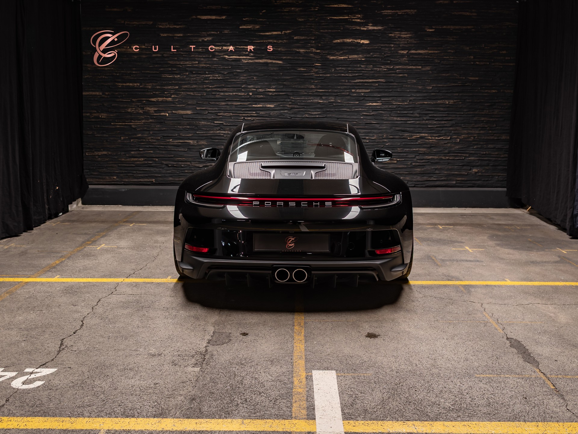 PORSCHE 911 GT3 Touring-showroom-element-3
