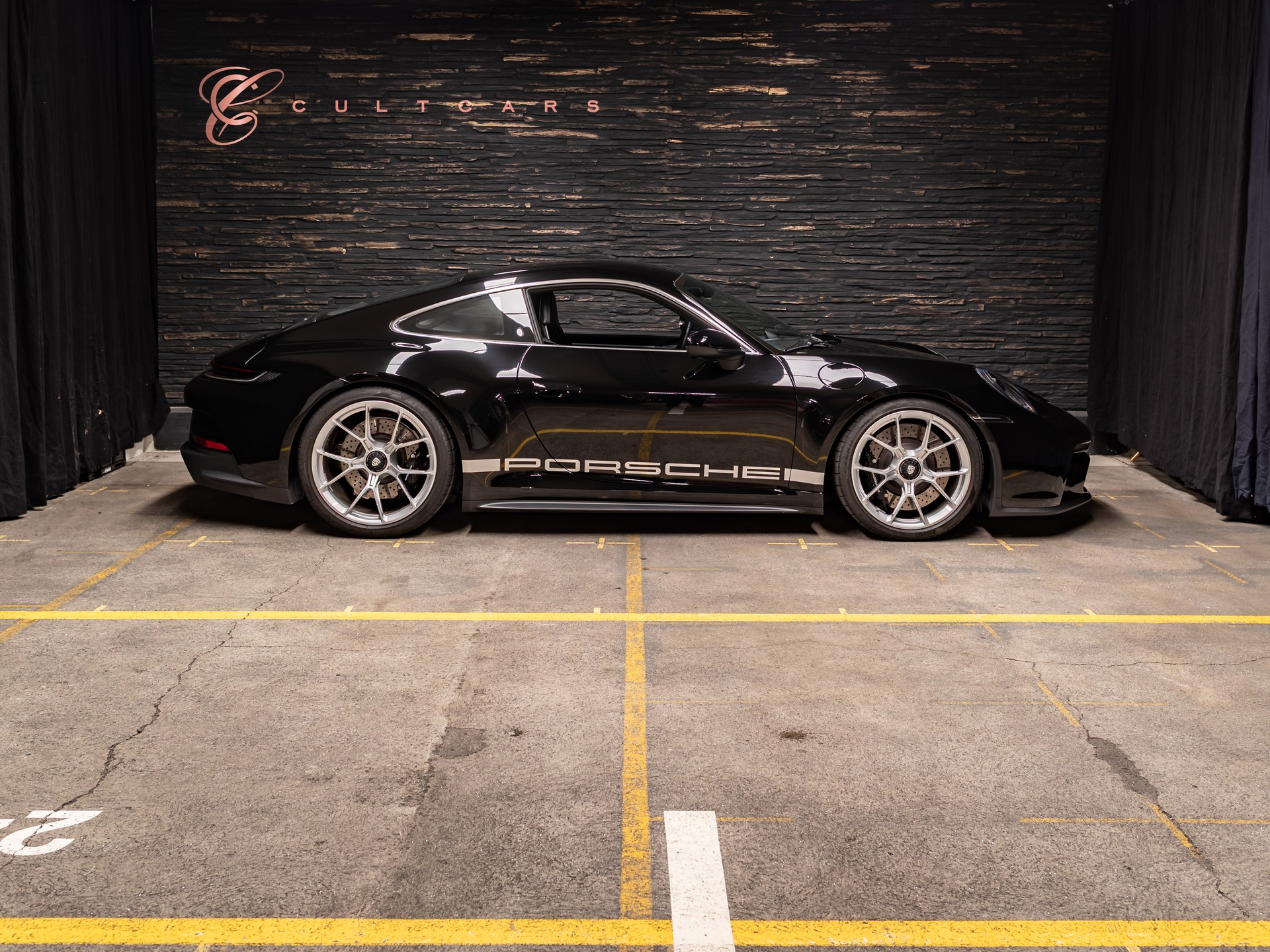 PORSCHE 911 GT3 Touring