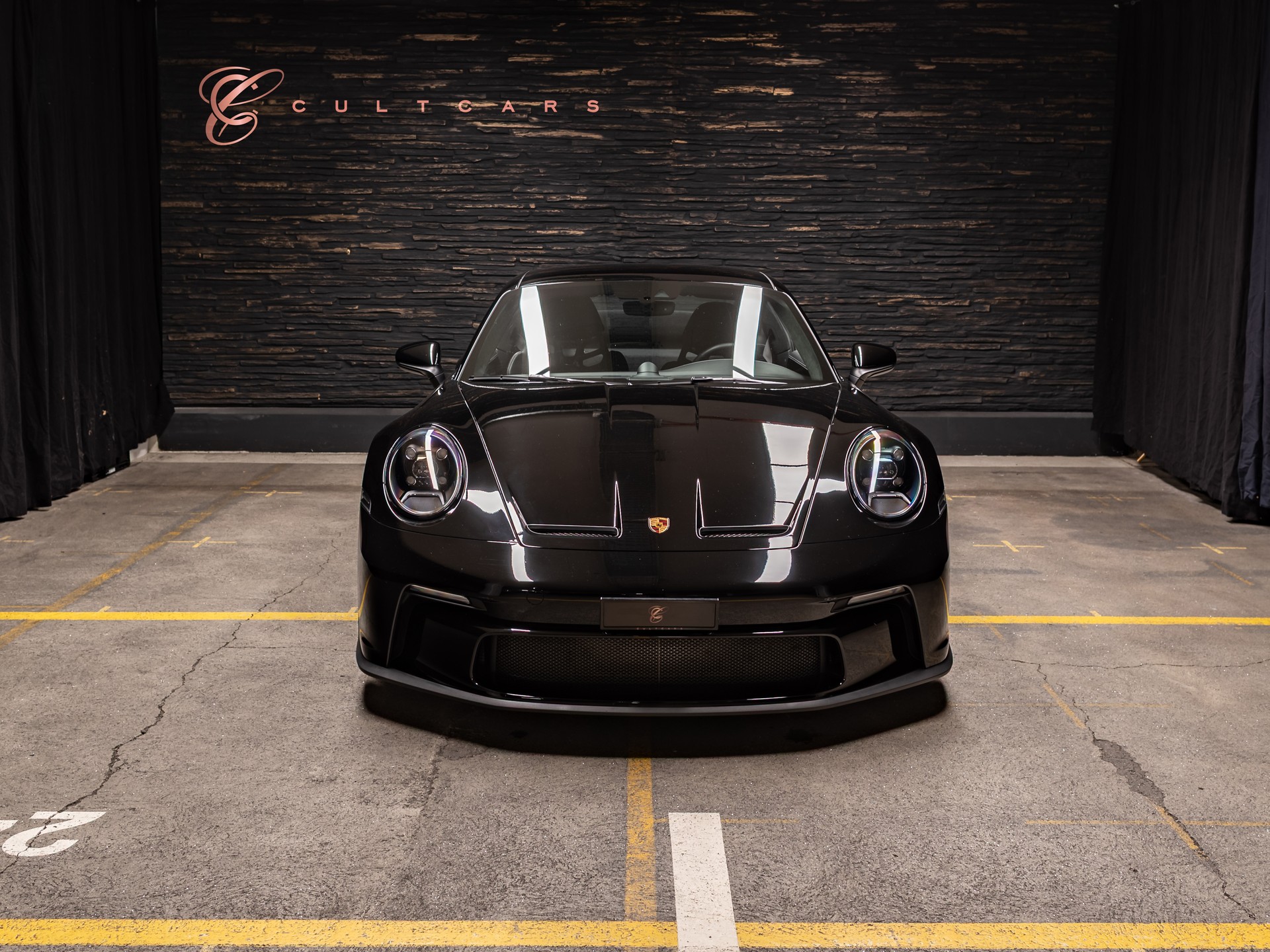 PORSCHE 911 GT3 Touring-showroom-element-2