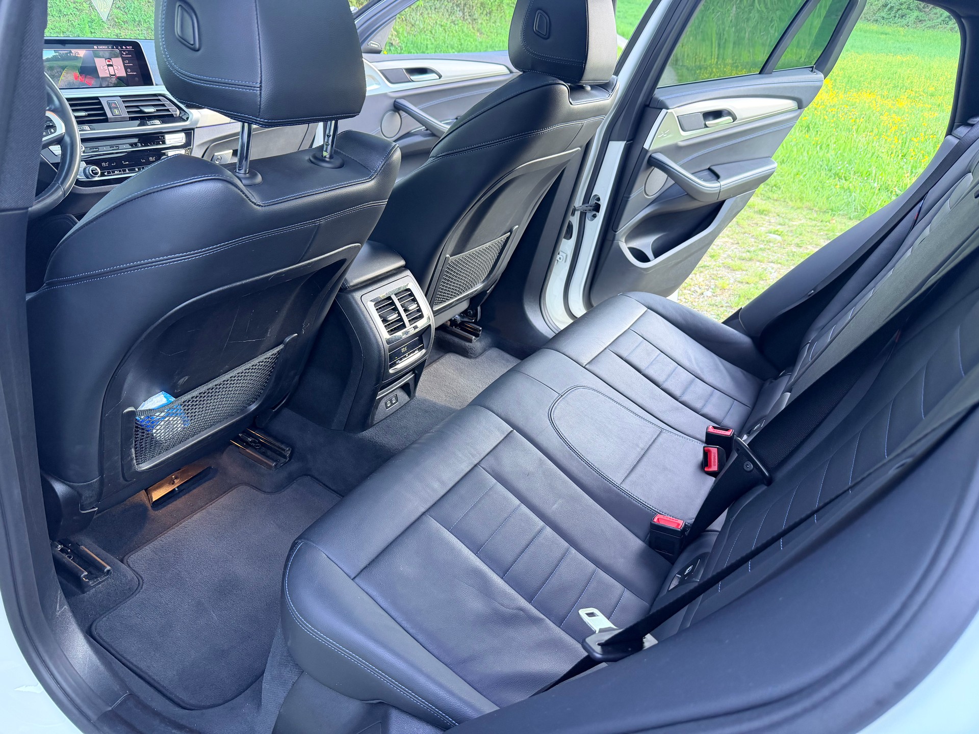 BMW M40d-image-19