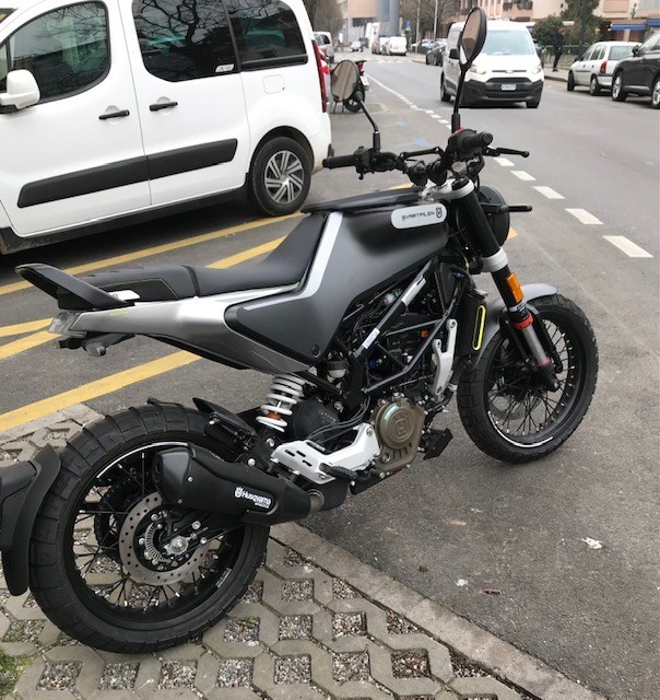 HUSQVARNA Svartpilen 125
