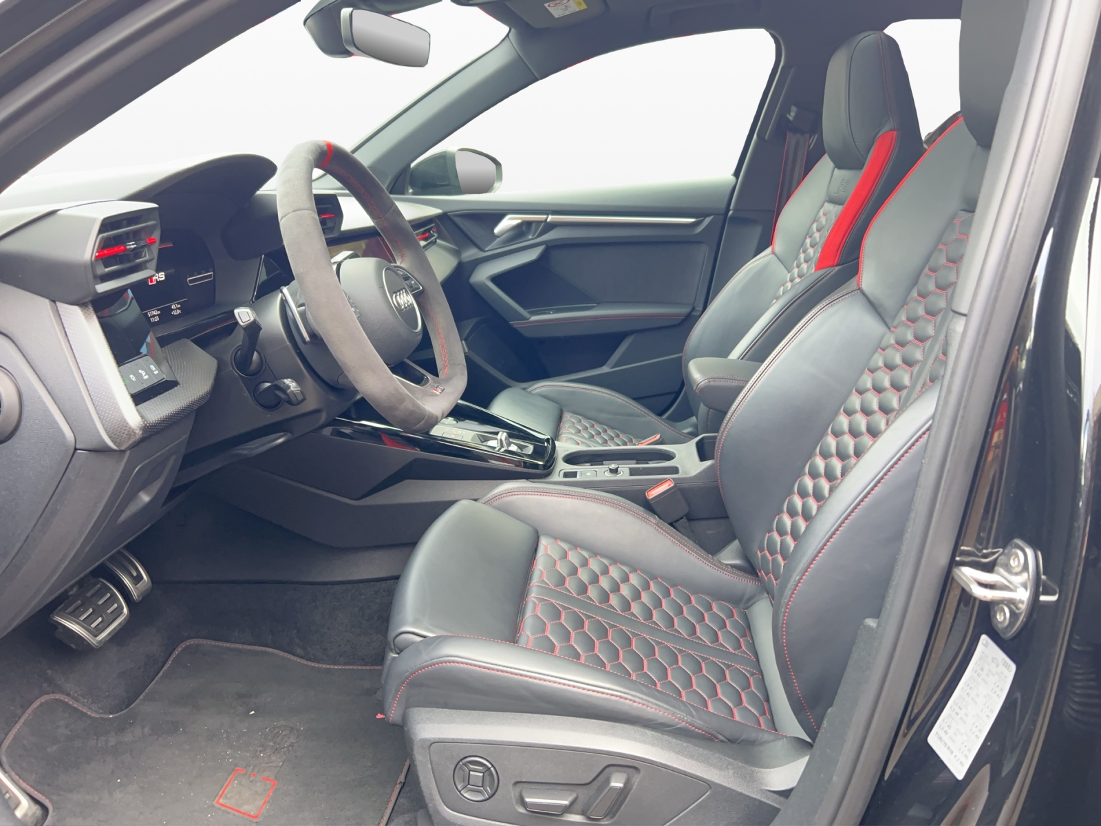 AUDI RS3 Limousine 2.5 TSI quattro S-tronic-image-8