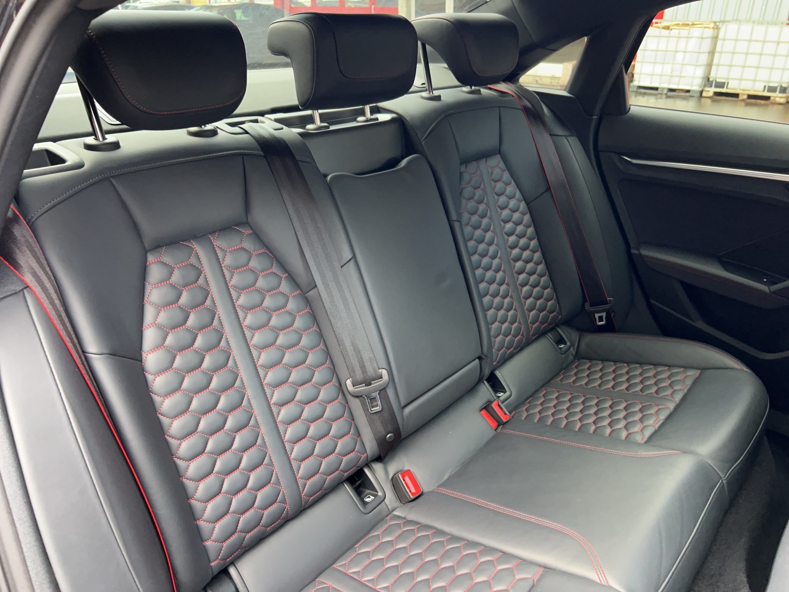 AUDI RS3 Limousine 2.5 TSI quattro S-tronic-image-18