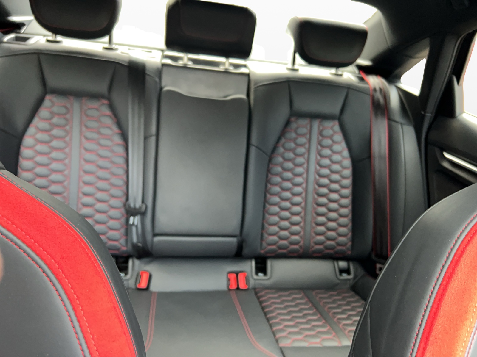 AUDI RS3 Limousine 2.5 TSI quattro S-tronic-image-19