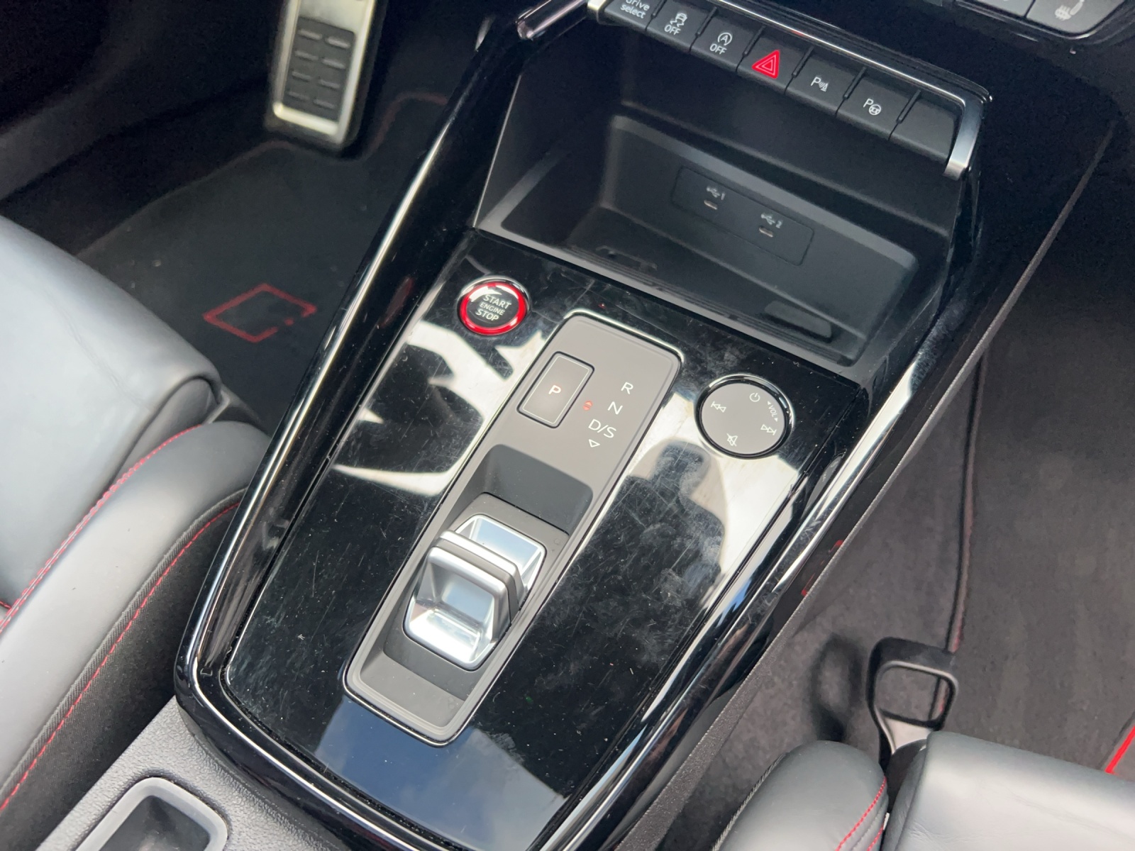 AUDI RS3 Limousine 2.5 TSI quattro S-tronic-image-13