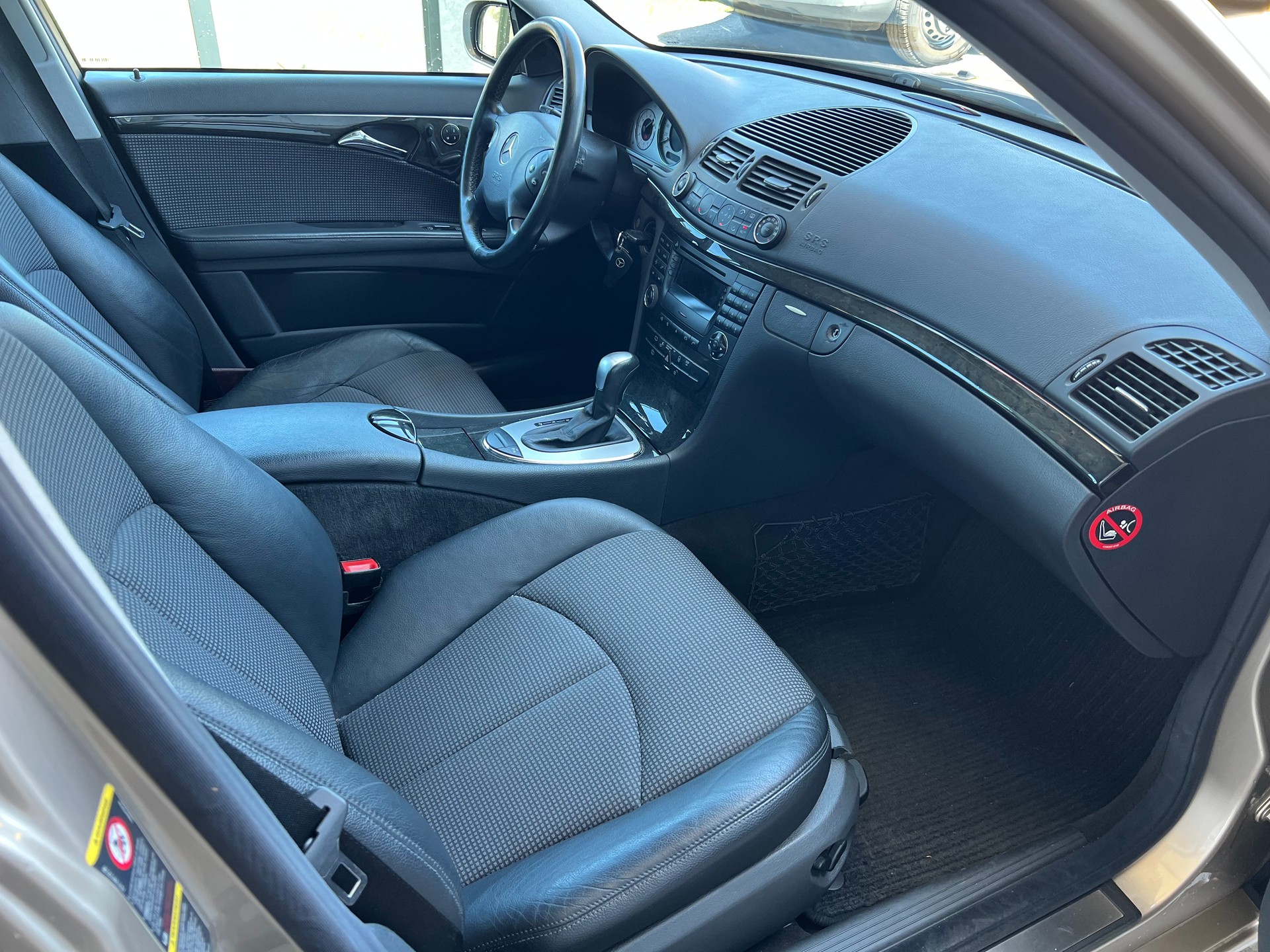 MERCEDES-BENZ E 270 CDI Avantgarde-image-8