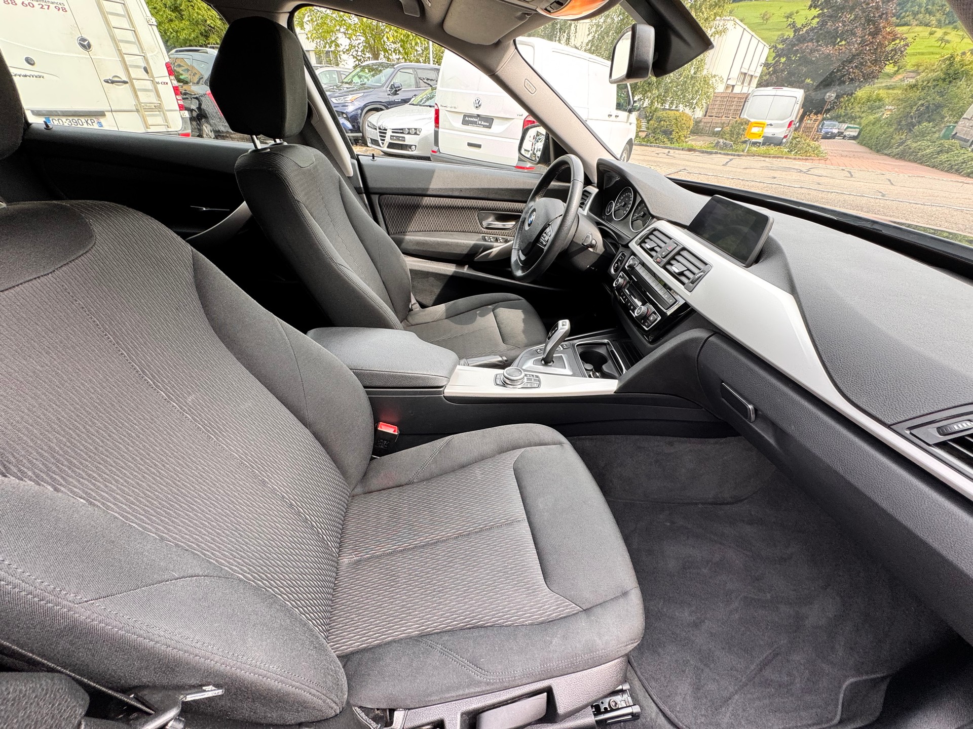 BMW 320i GT xDrive Steptronic-image-8