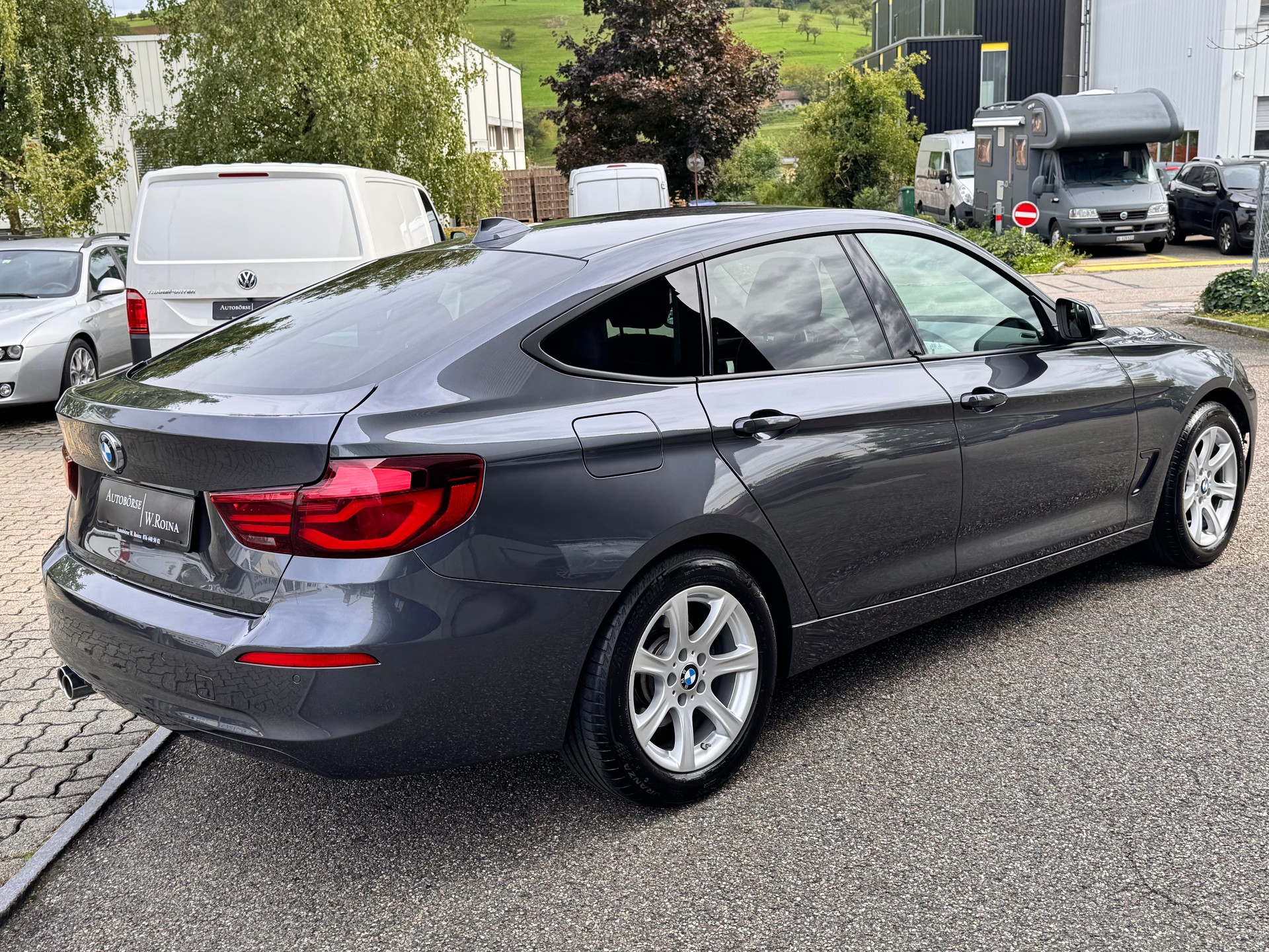 BMW 320i GT xDrive Steptronic-showroom-element-2