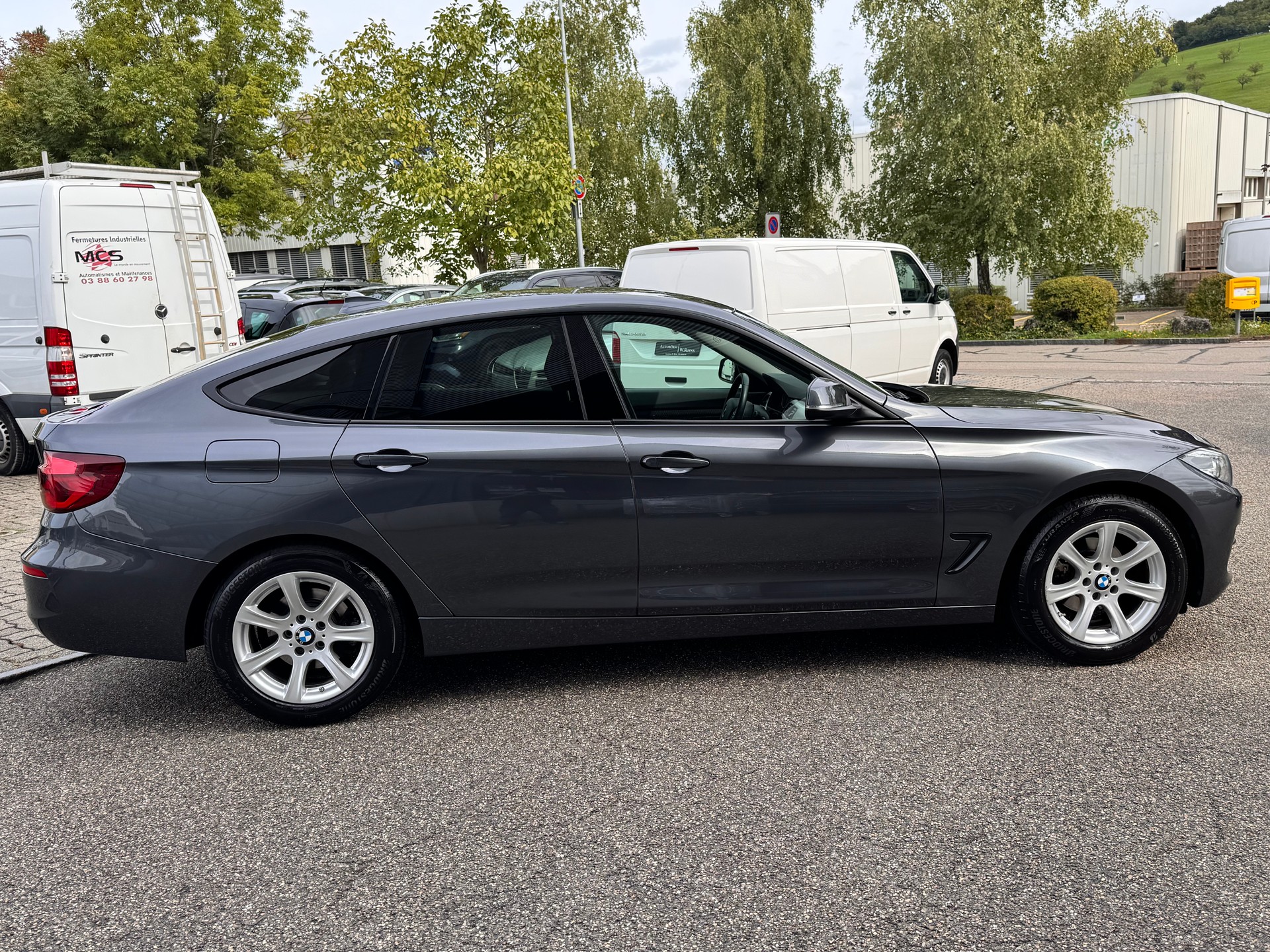 BMW 320i GT xDrive Steptronic-showroom-element-1