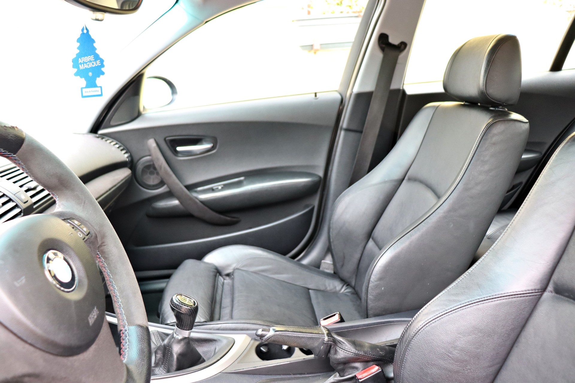 BMW 120i-image-11