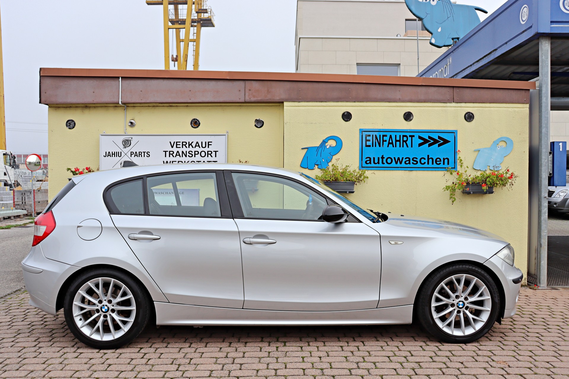 BMW 120i-image-4