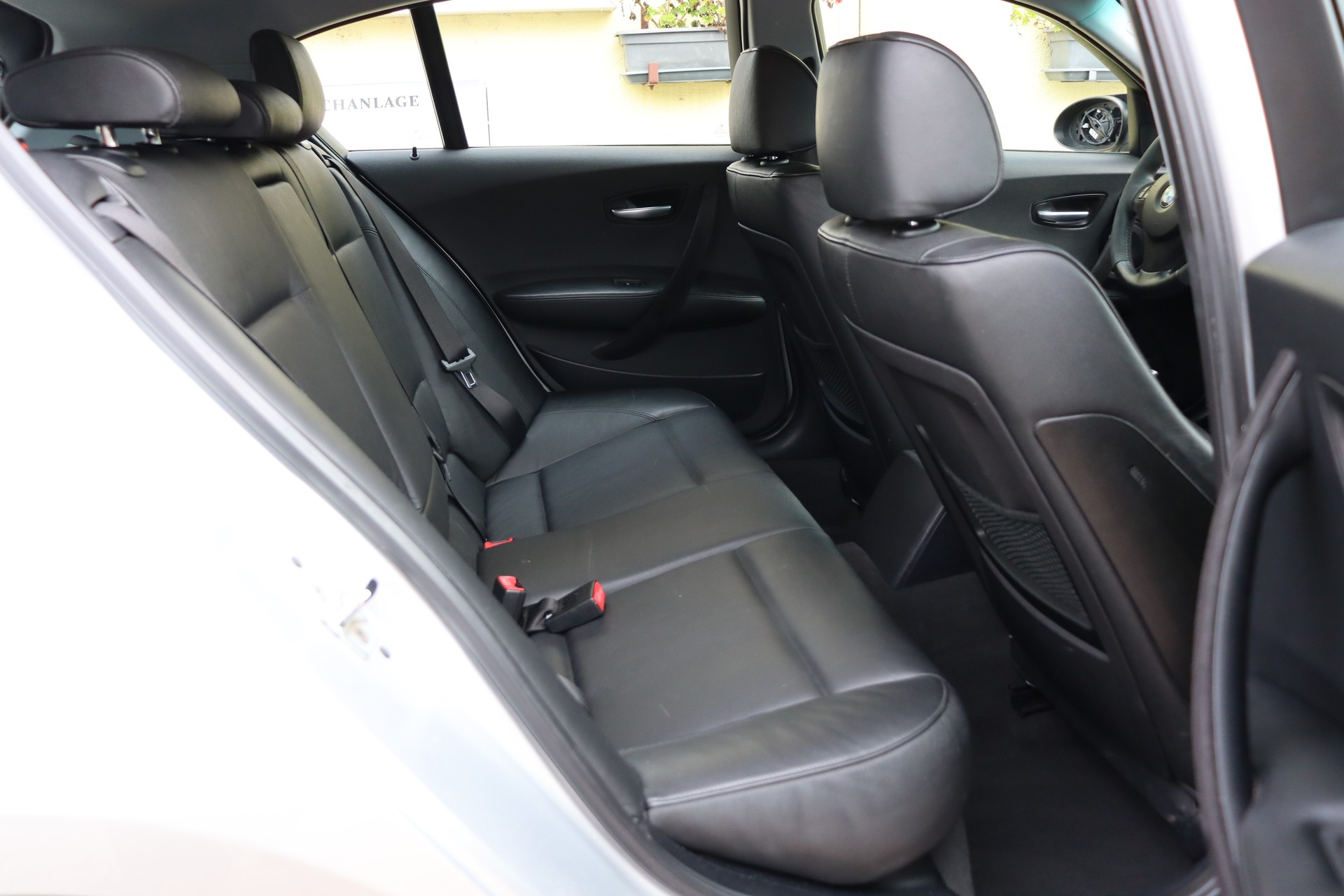 BMW 120i-image-13
