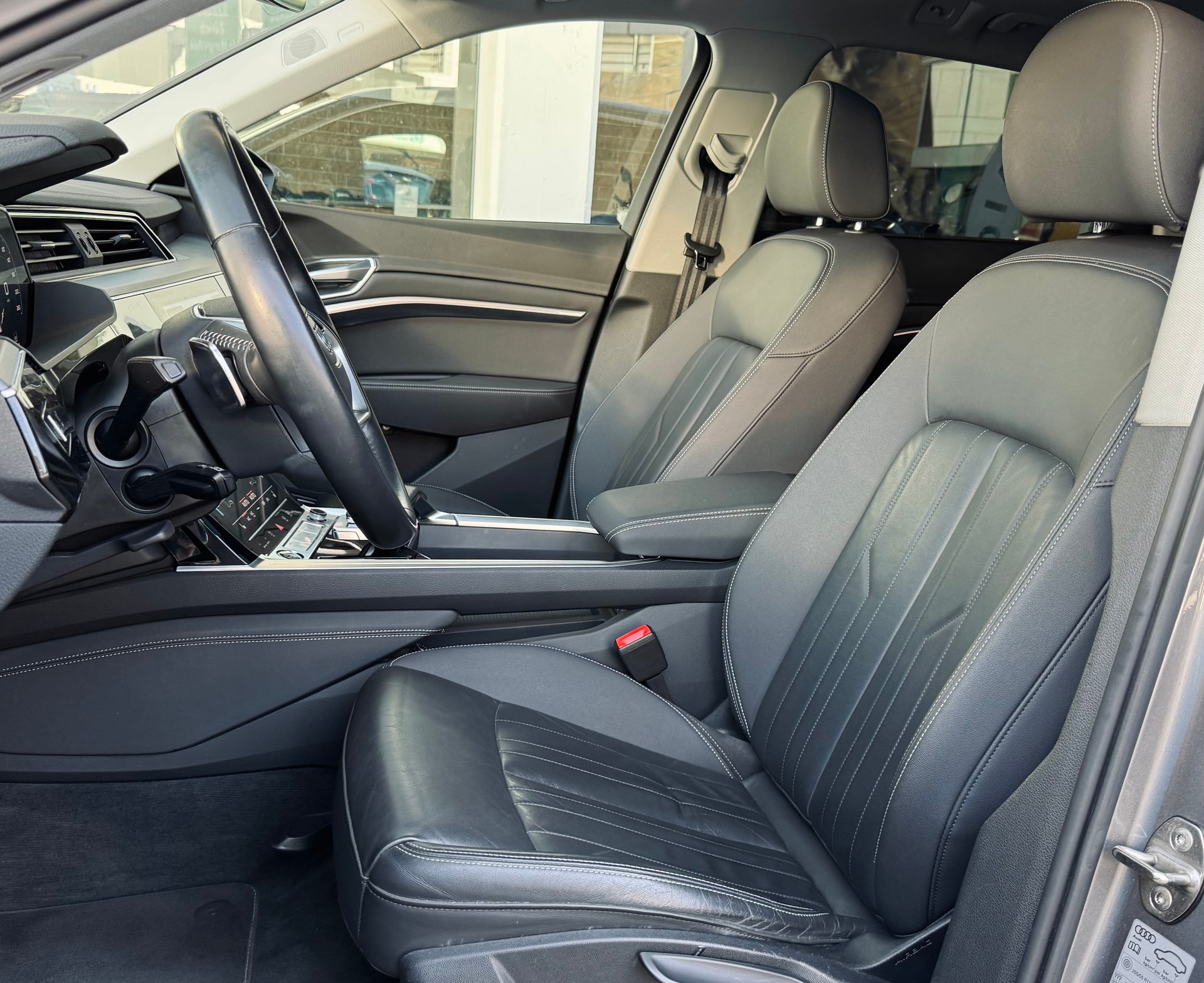 AUDI e-tron 50 quattro-image-7