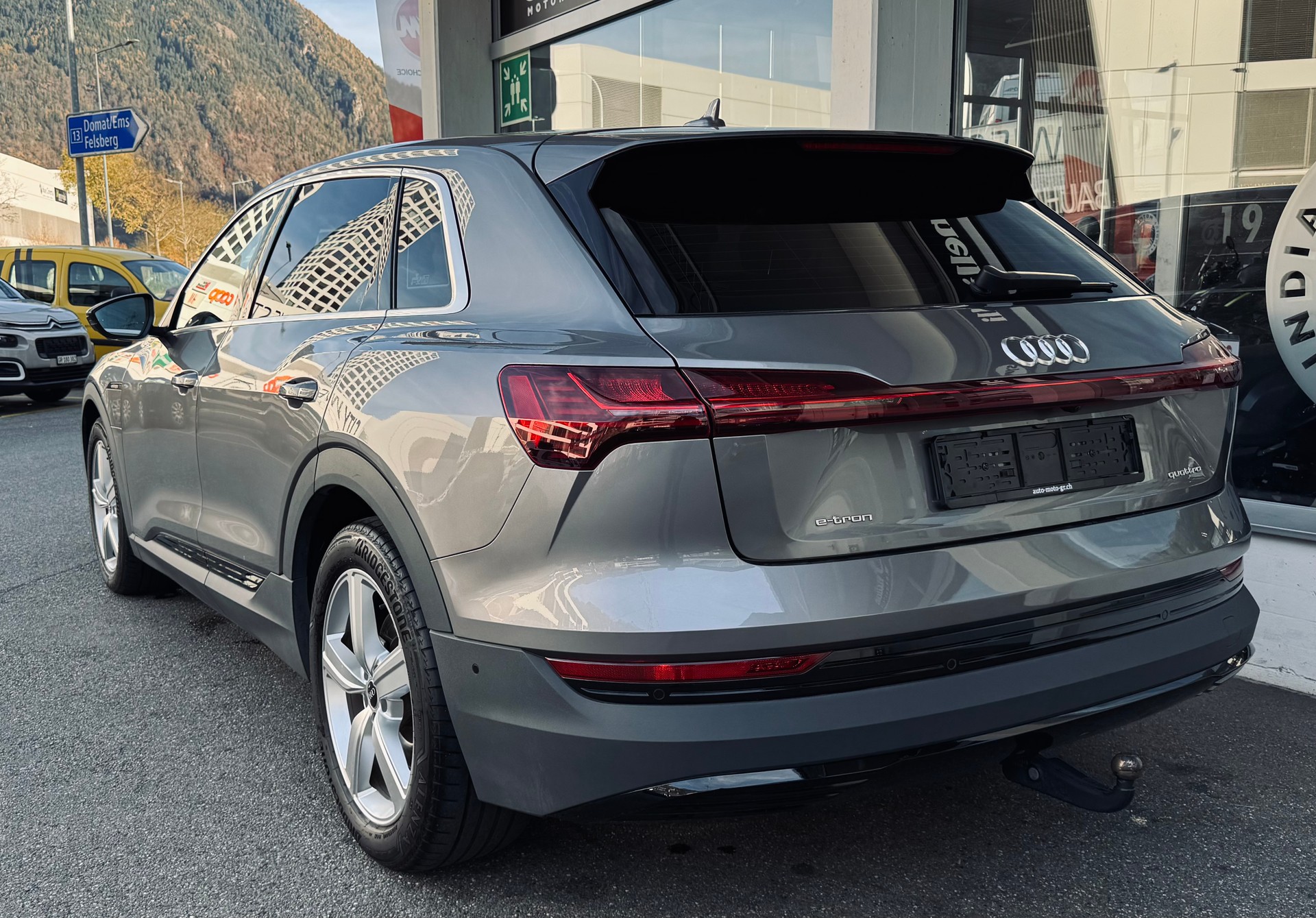 AUDI e-tron 50 quattro-showroom-element-3