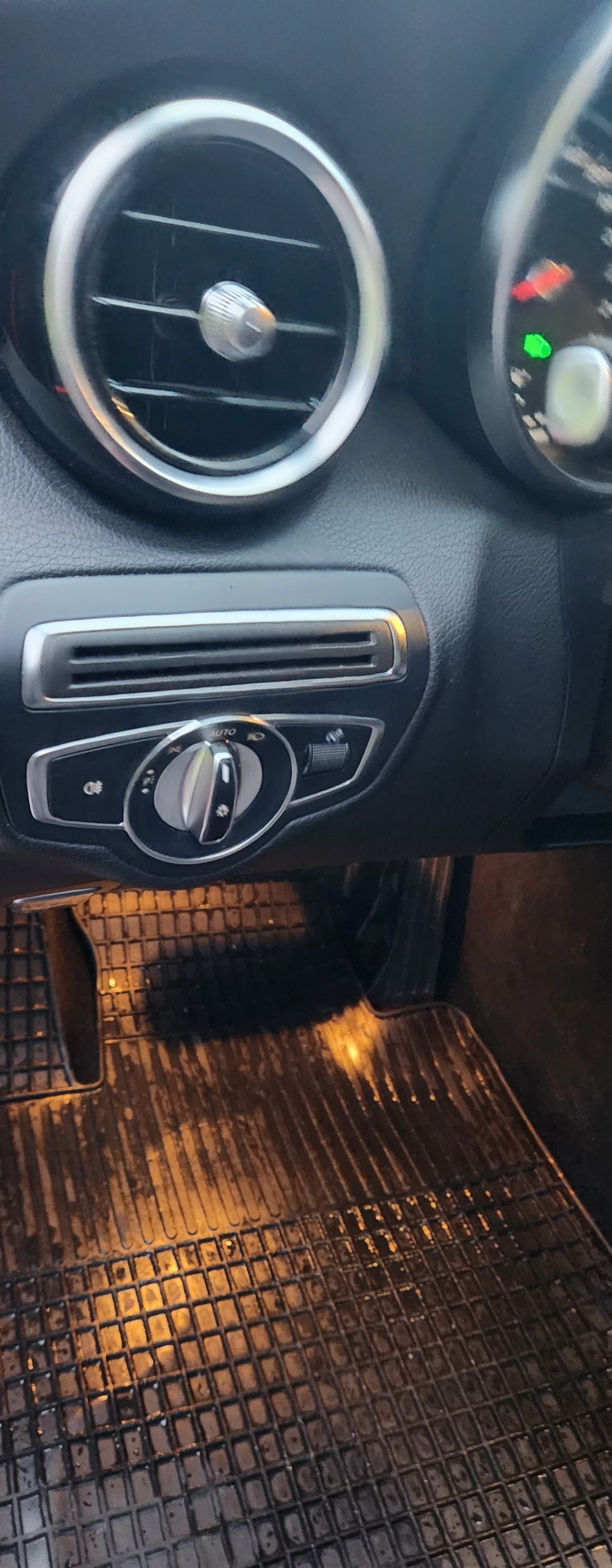 MERCEDES-BENZ C 300 d Avantgarde-image-6