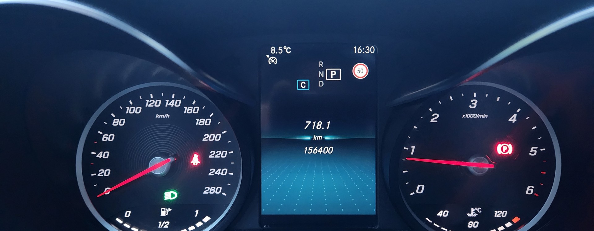MERCEDES-BENZ C 300 d Avantgarde-image-12