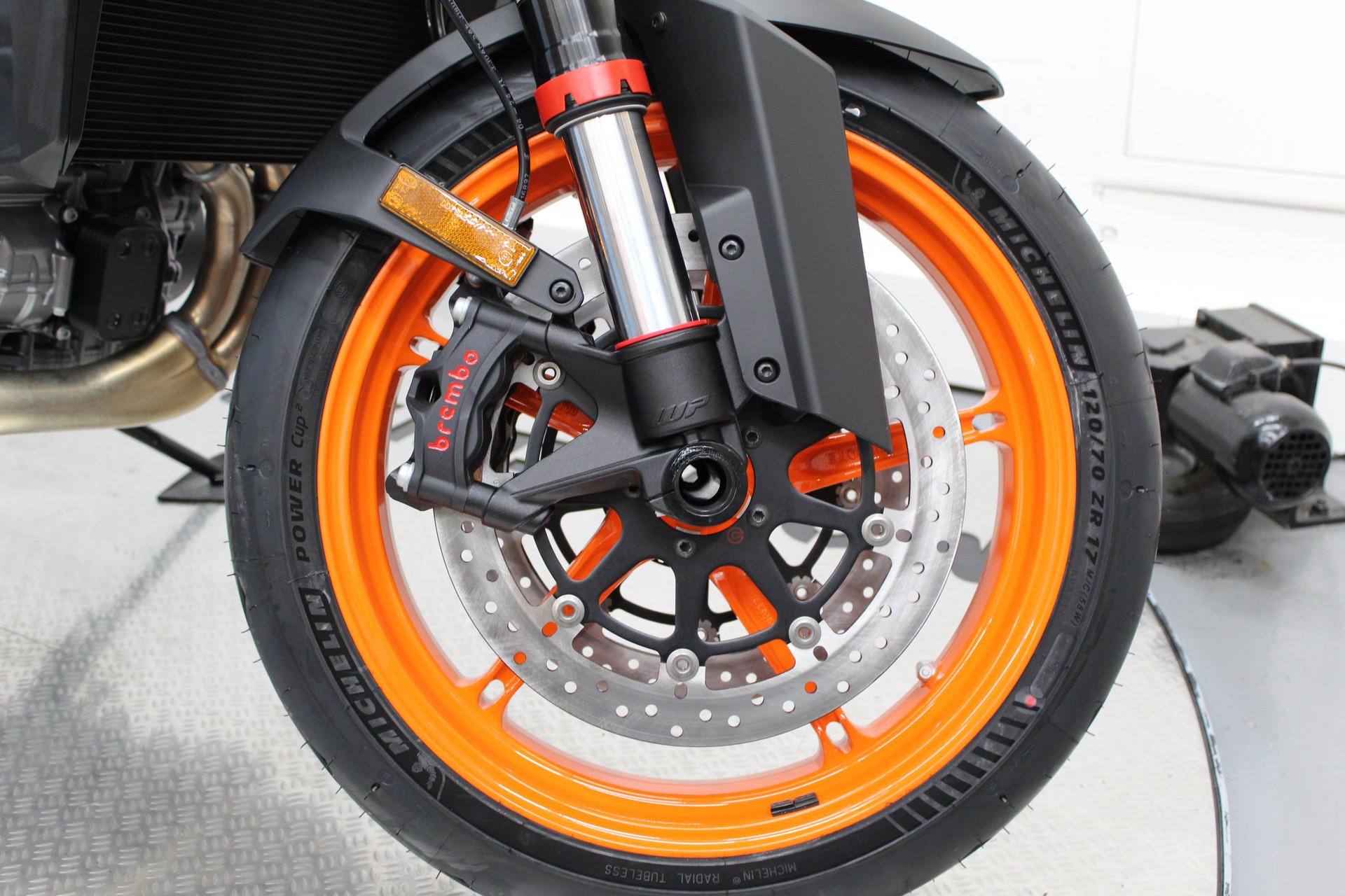 KTM 990 Duke R-image-7