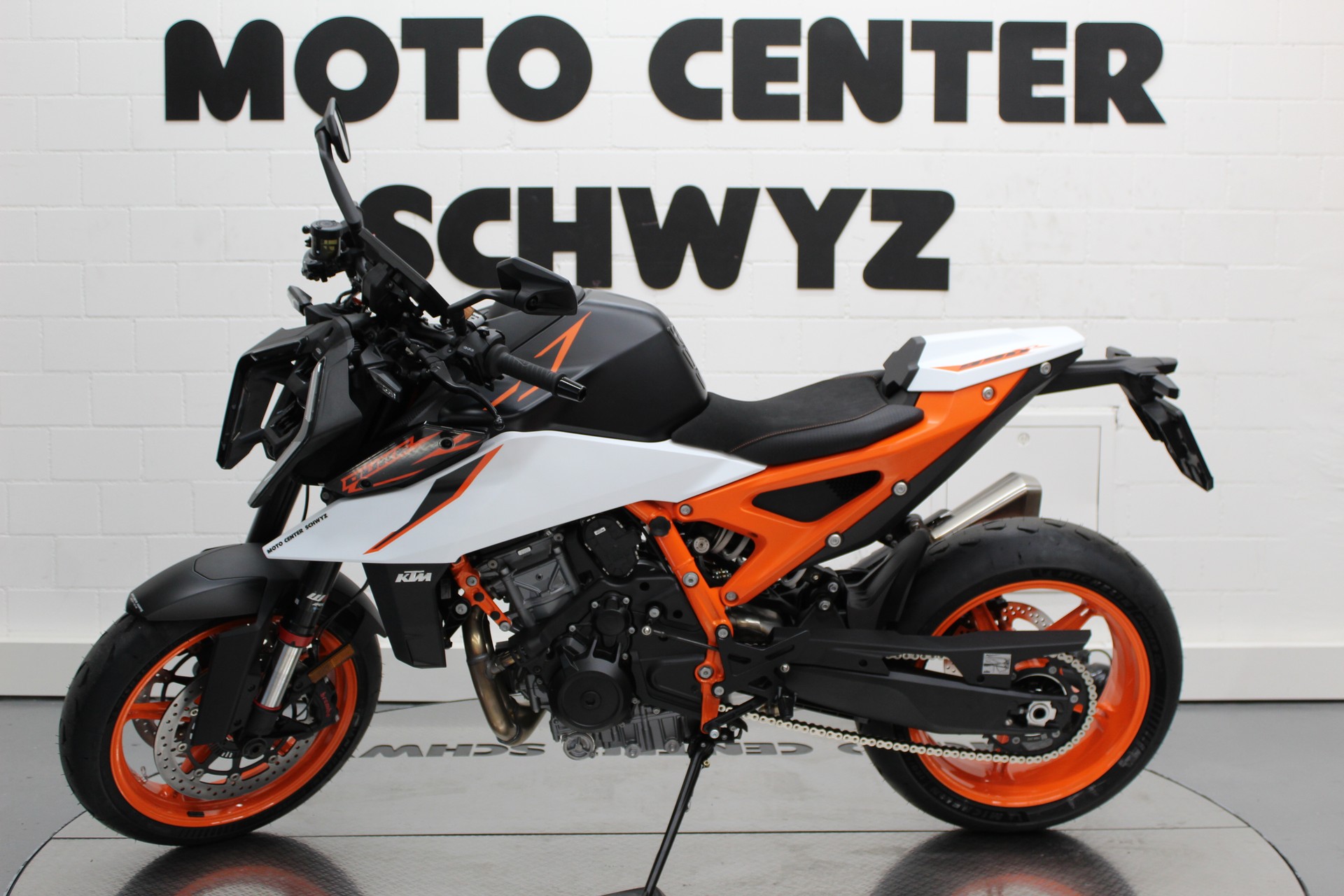 KTM 990 Duke R-image-5