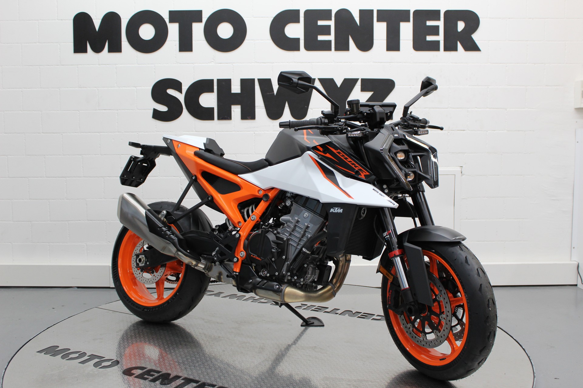 KTM 990 Duke R-image-1