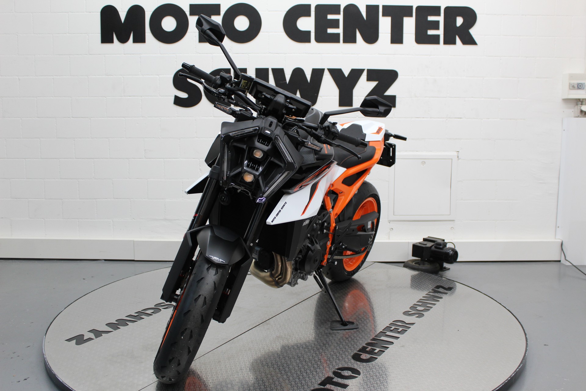 KTM 990 Duke R-image-3