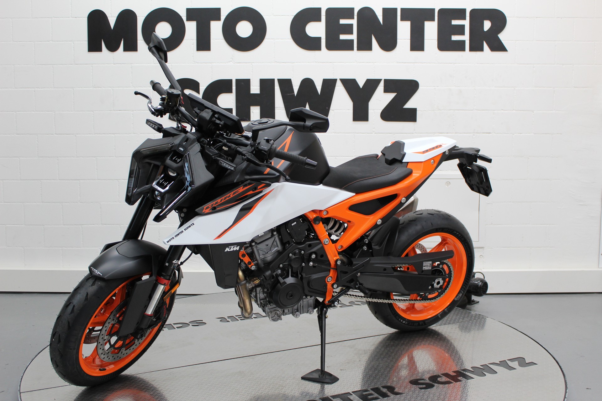 KTM 990 Duke R-image-4