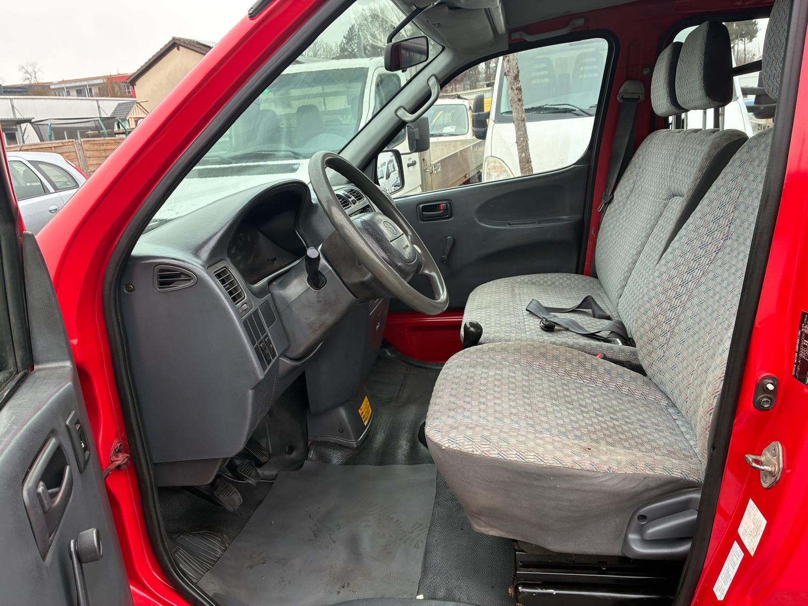 TOYOTA Hiace D-4D 4WD Van-image-3