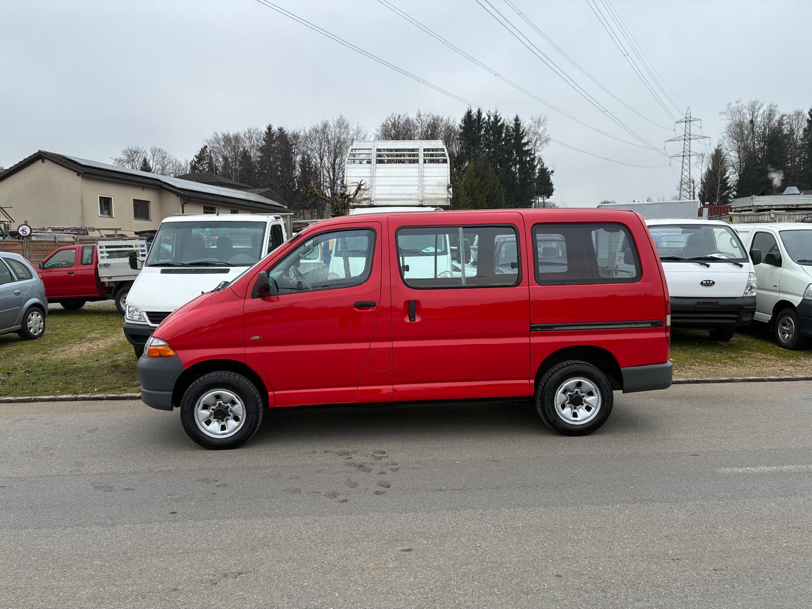 TOYOTA Hiace D-4D 4WD Van-image-1