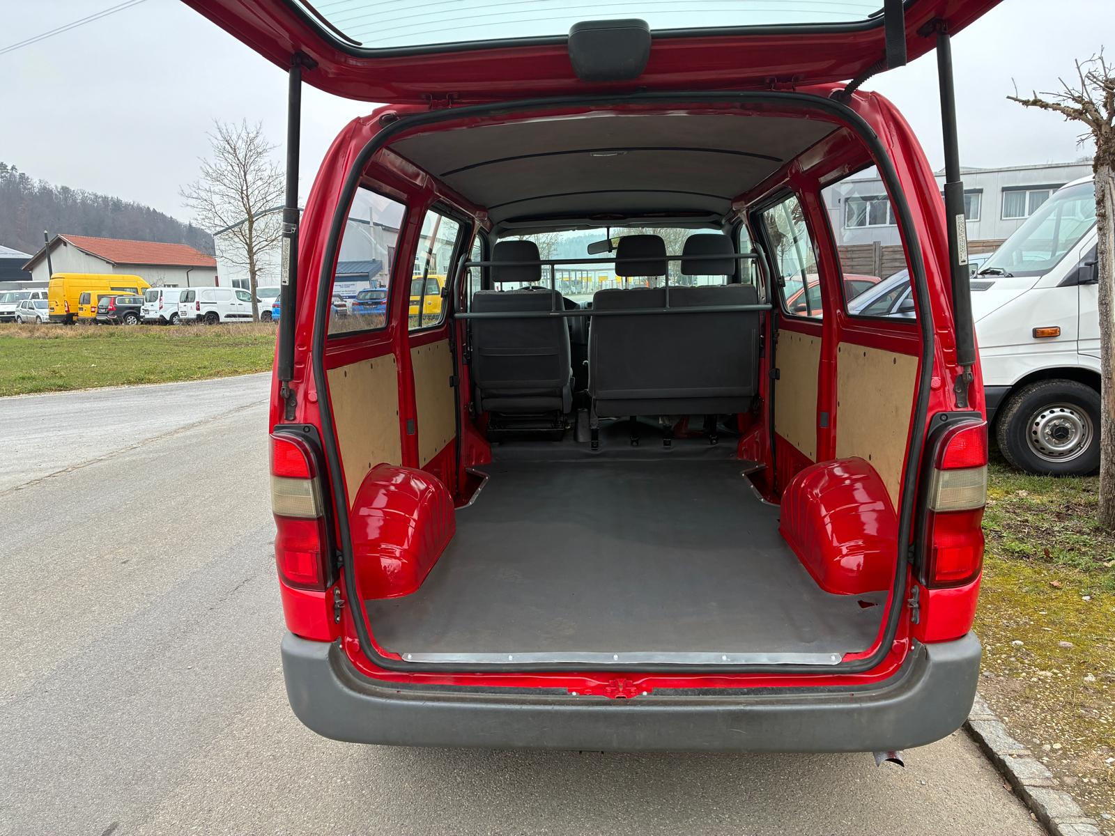 TOYOTA Hiace D-4D 4WD Van-image-5
