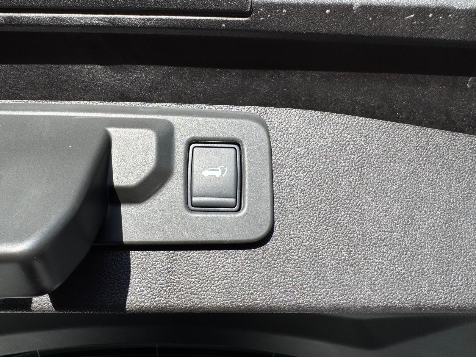 MITSUBISHI ECLIPSE CROSS-image-11