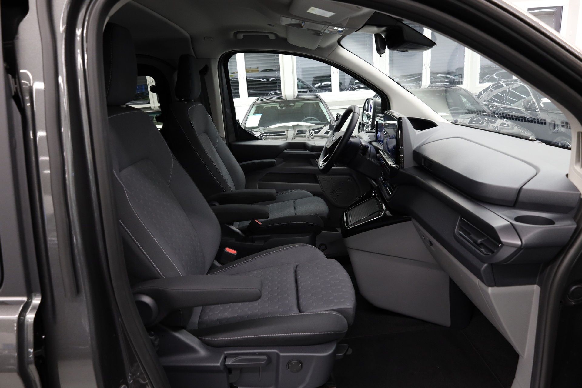 FORD Tourneo Custom 320 L1 2.0 TDCI 4x4 Titanium-image-17