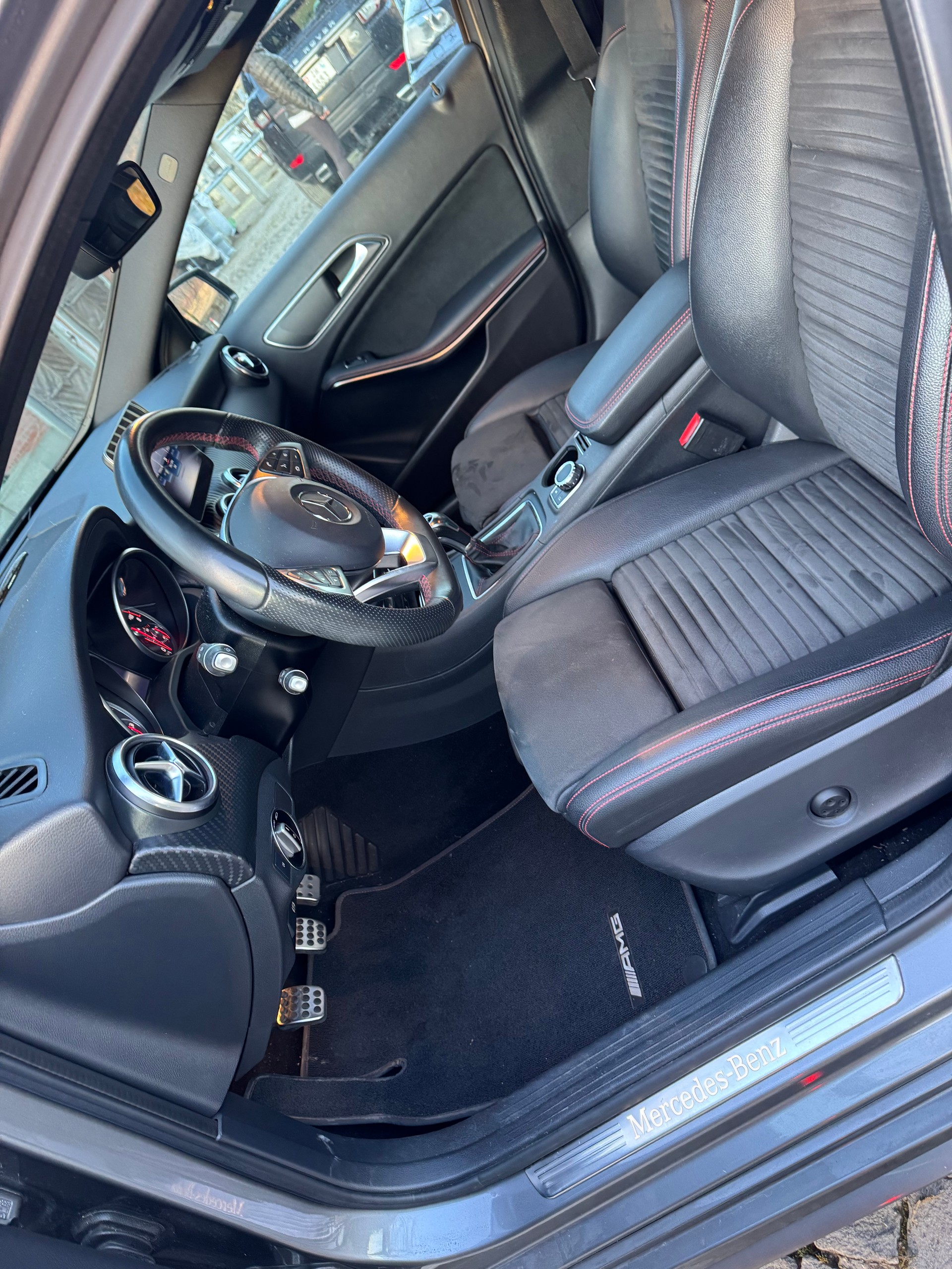 MERCEDES-BENZ A 200 AMG Line-image-4