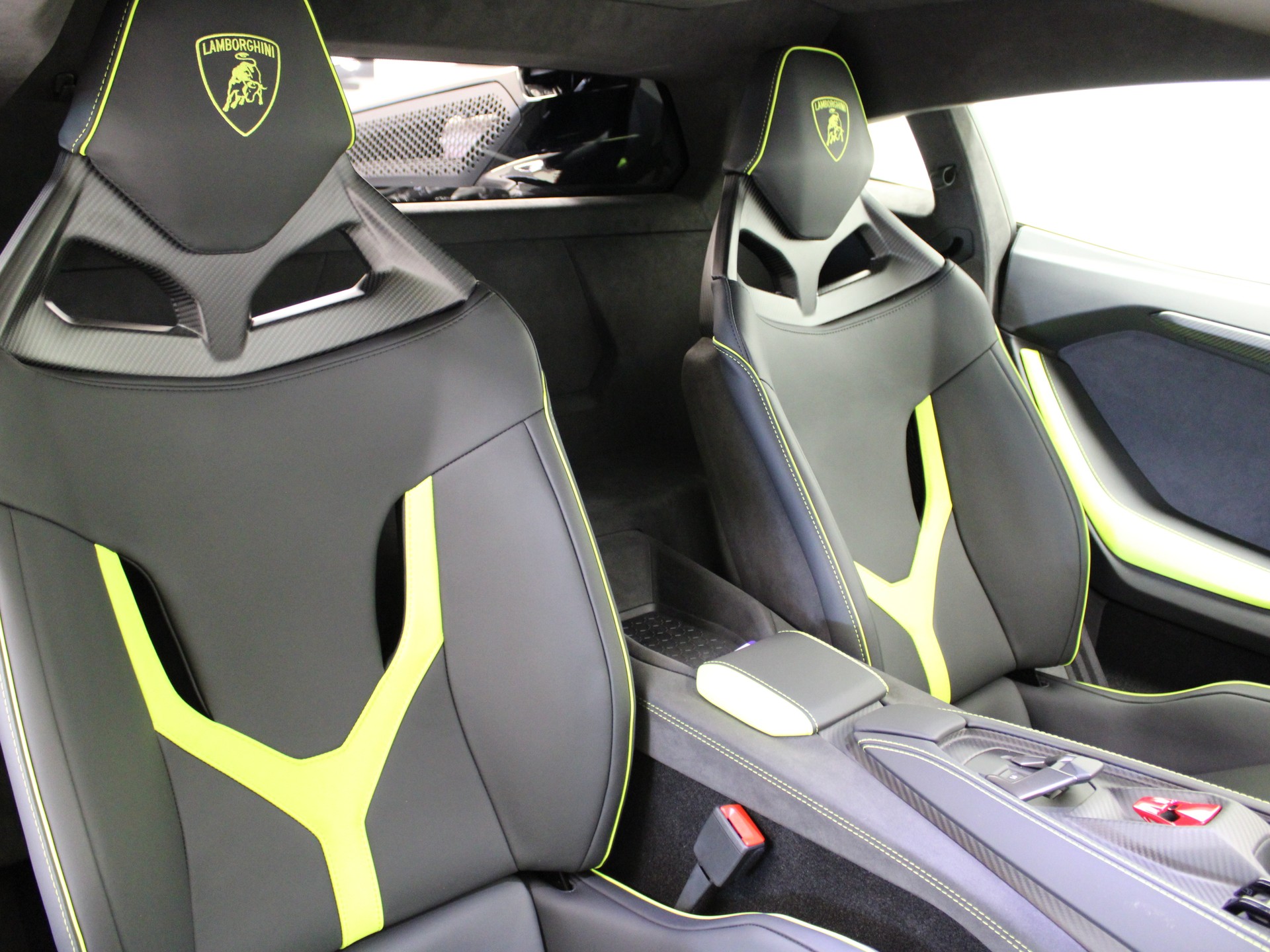 LAMBORGHINI Revuelto HPEV-image-7