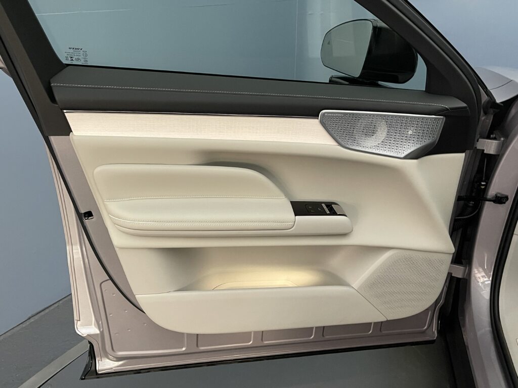 VOLVO ES90 Single Motor Extended Range Ultra-image-10