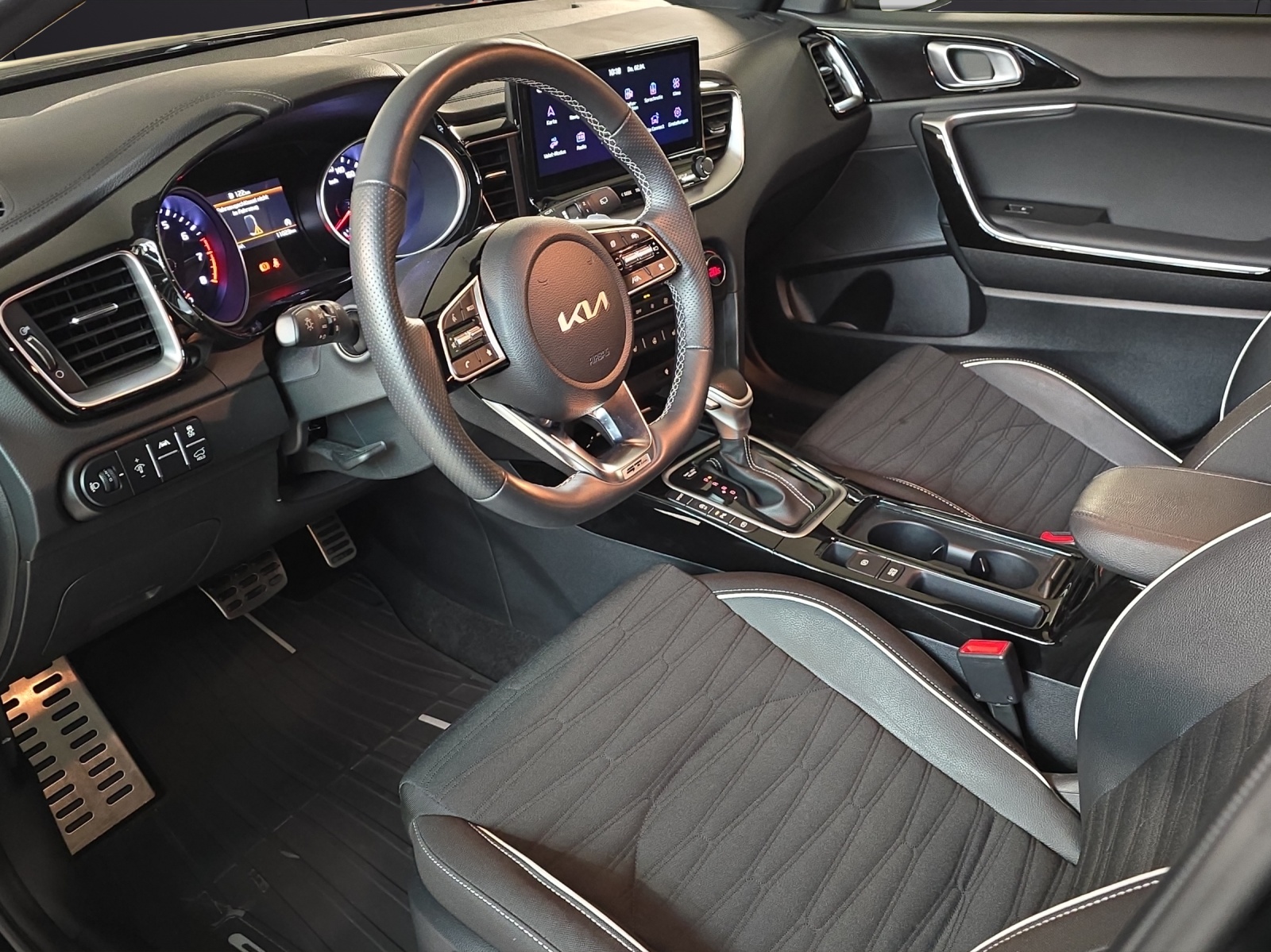 KIA ProCeed 1.5 T-GDi MHEV GT-Line DCT-image-9