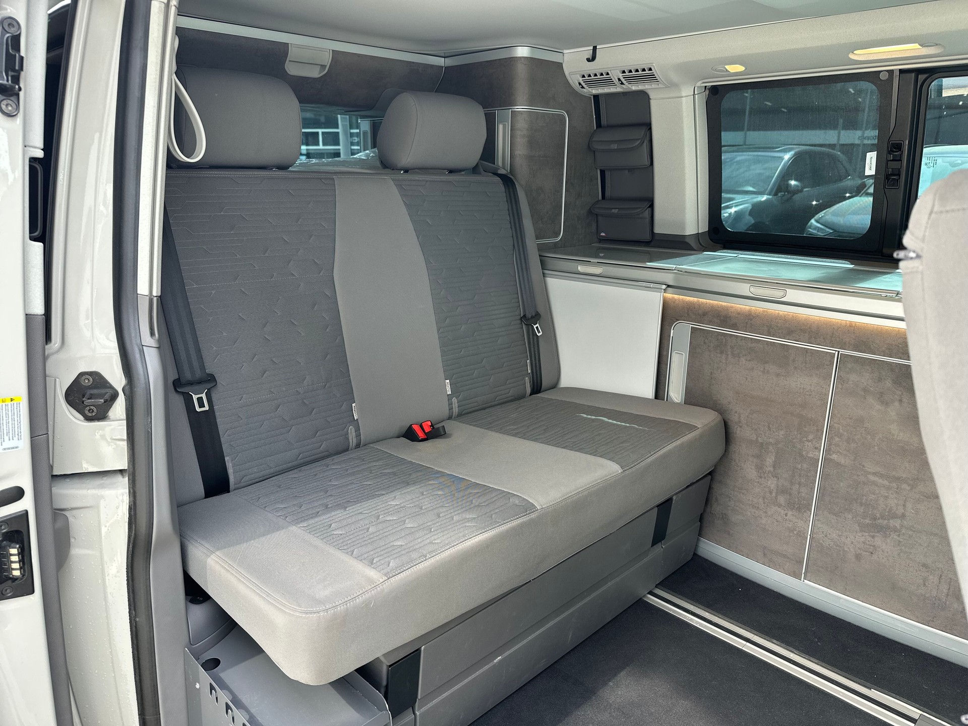 VW T6.1 California 2.0 TDI Ocean Liberty DSG-image-9