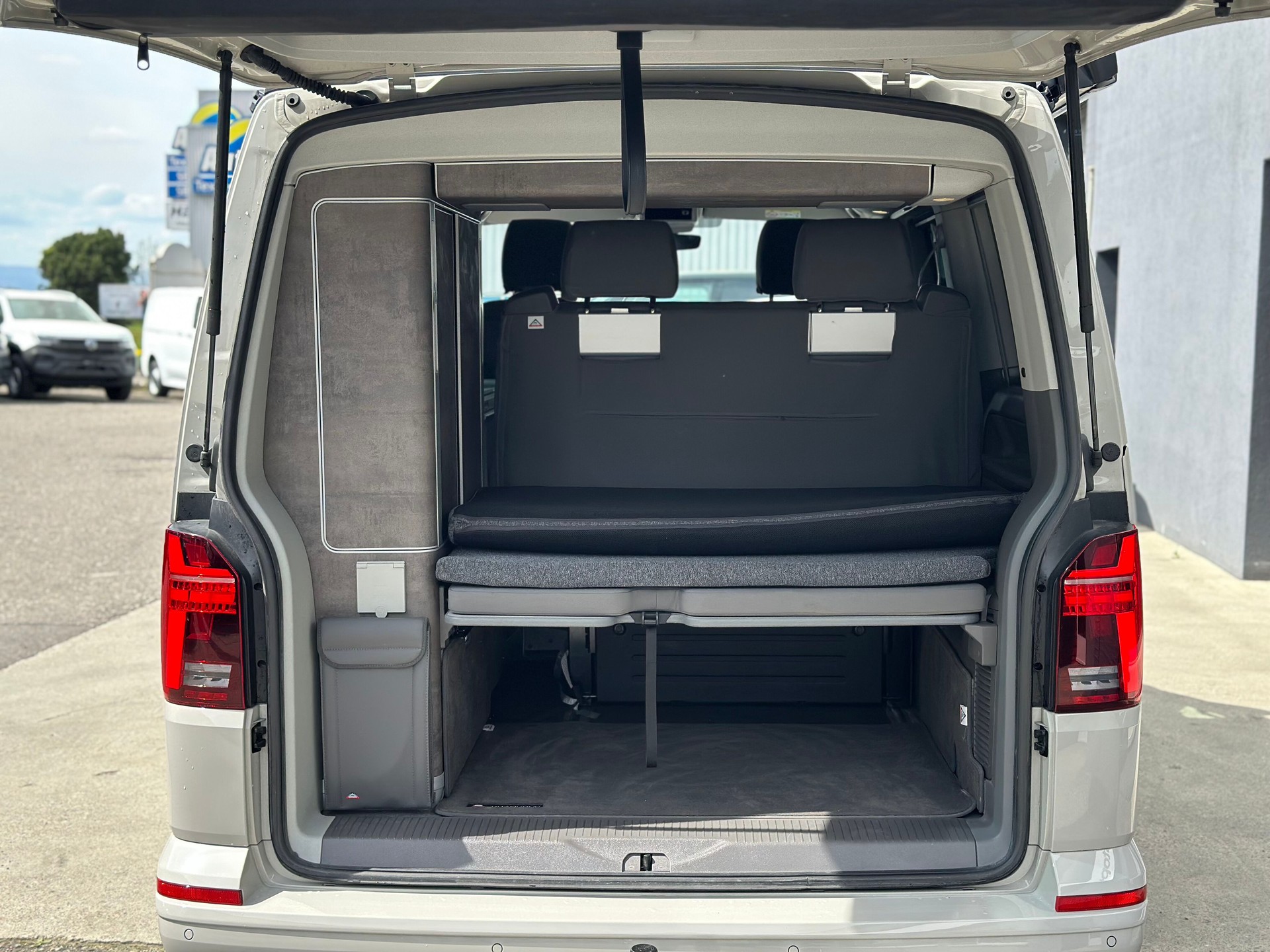 VW T6.1 California 2.0 TDI Ocean Liberty DSG-image-10