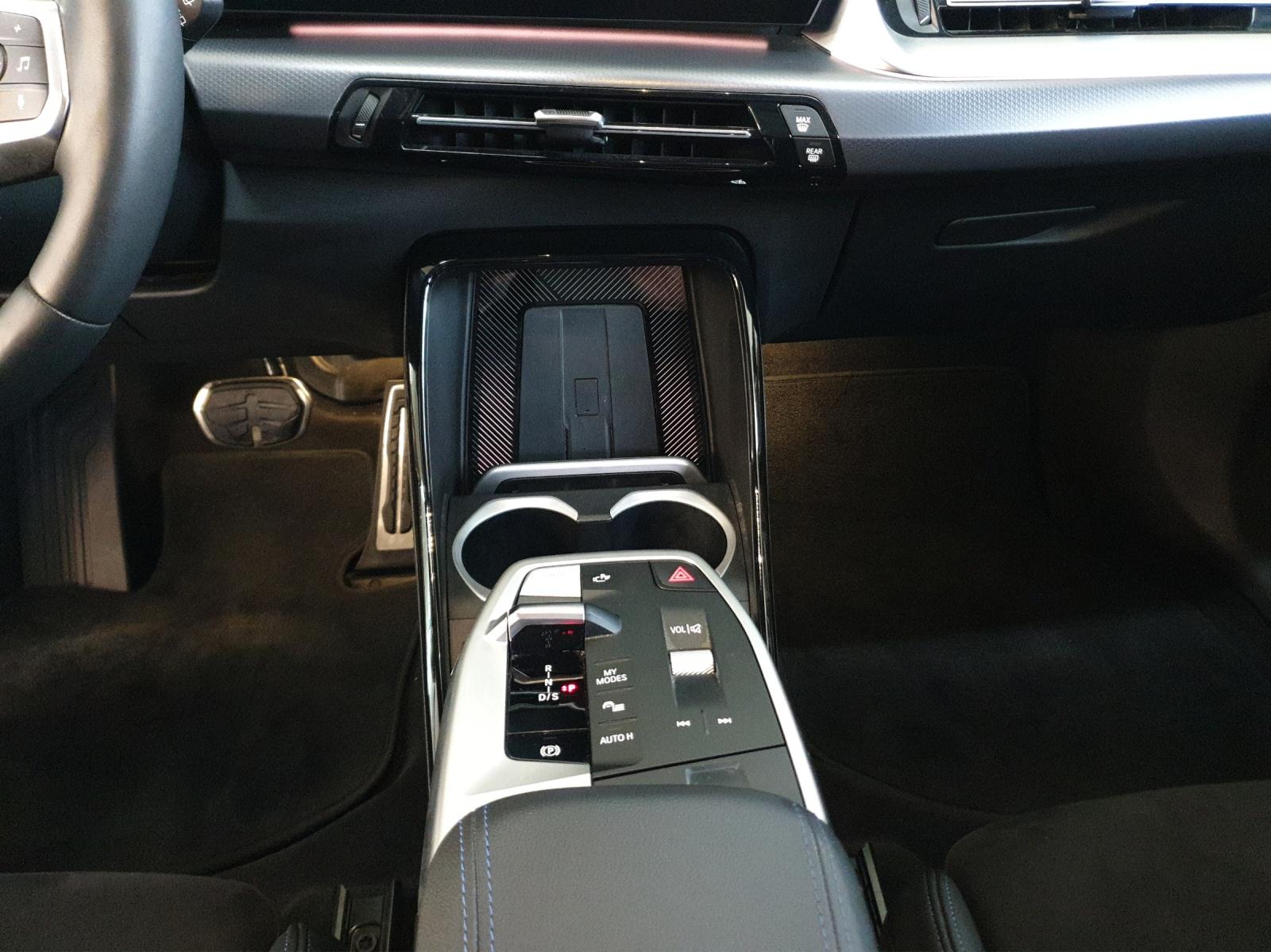 BMW X1 30e xDrive paddles-image-20