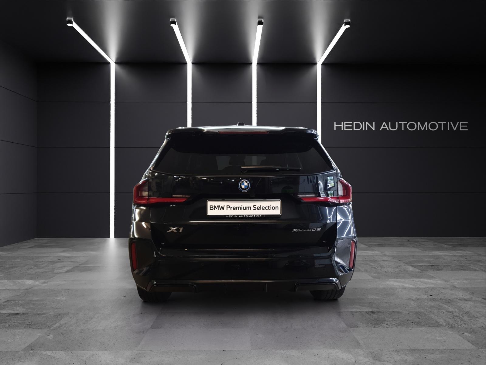 BMW X1 30e xDrive paddles-showroom-element-3