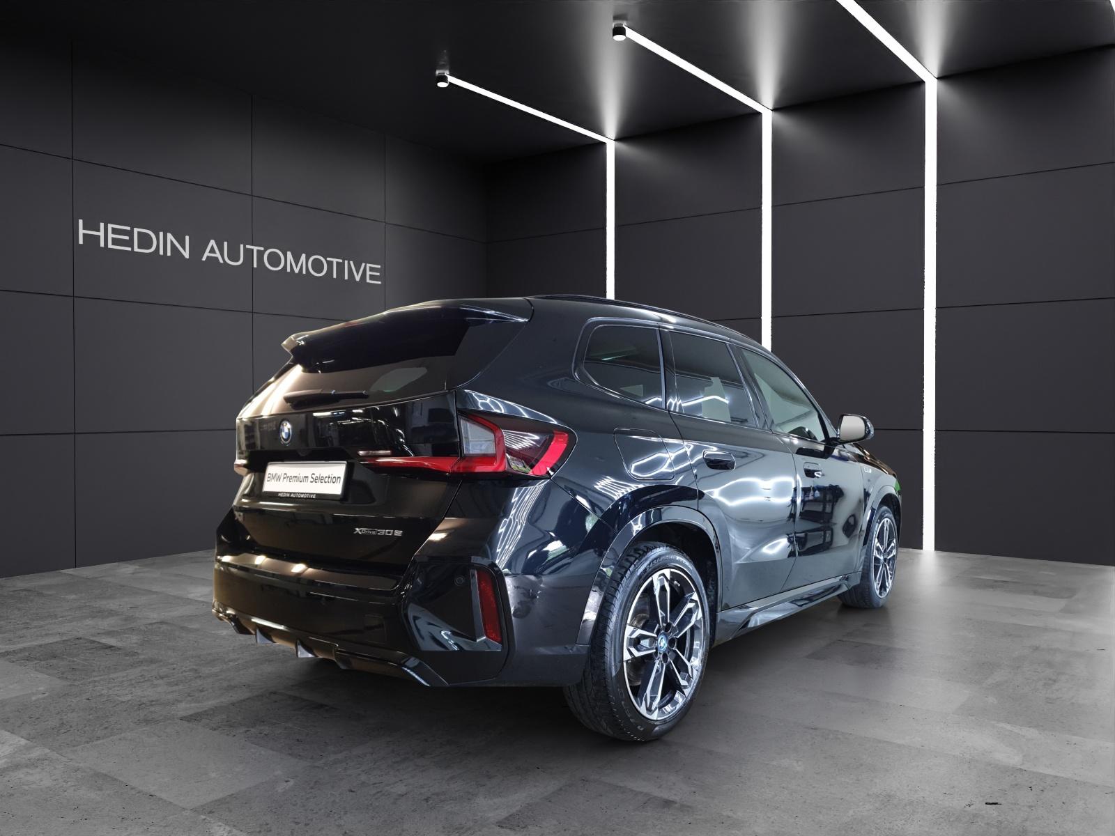 BMW X1 30e xDrive paddles-image-4