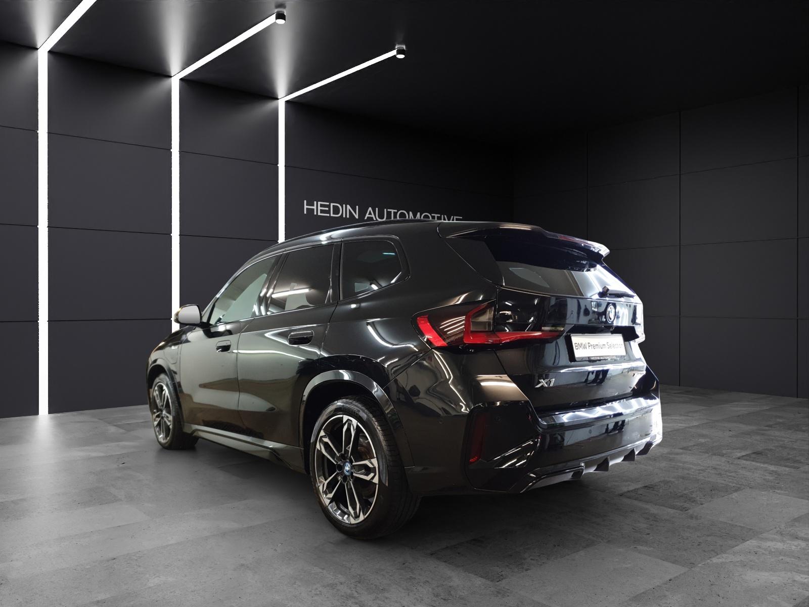 BMW X1 30e xDrive paddles-showroom-element-2