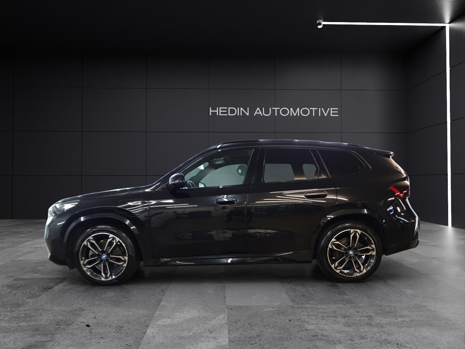 BMW X1 30e xDrive paddles-showroom-element-1