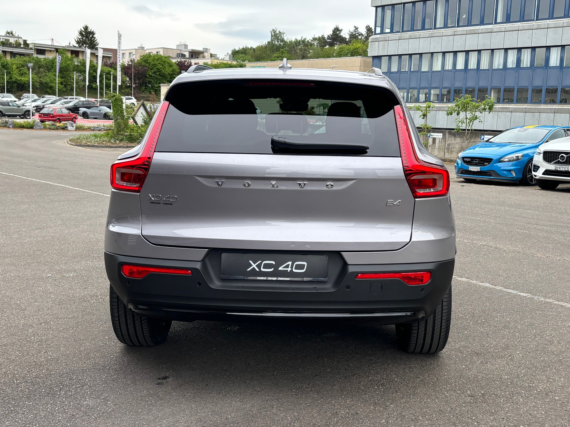 VOLVO XC40 2.0 B4 MH Plus Dark-image-7
